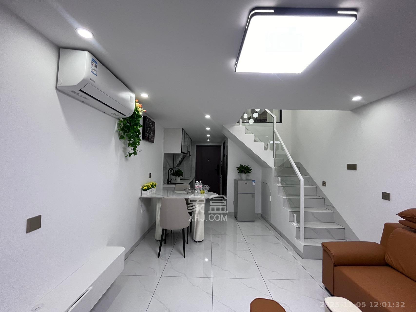 卓越中寰  2室2厅1卫    2600.0元/月室内图