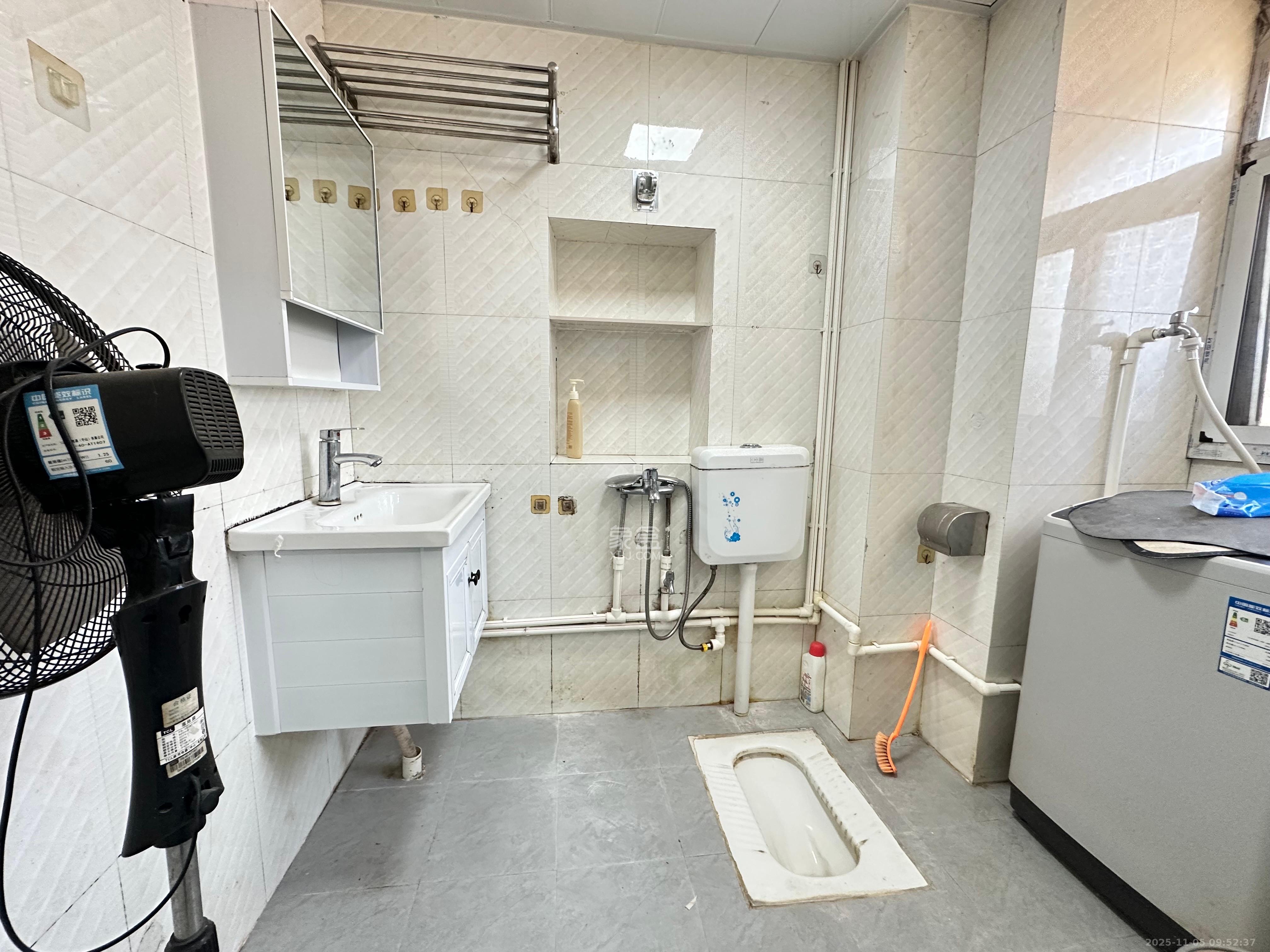 群芳园  3室1厅1卫    1700.0元/月室内图