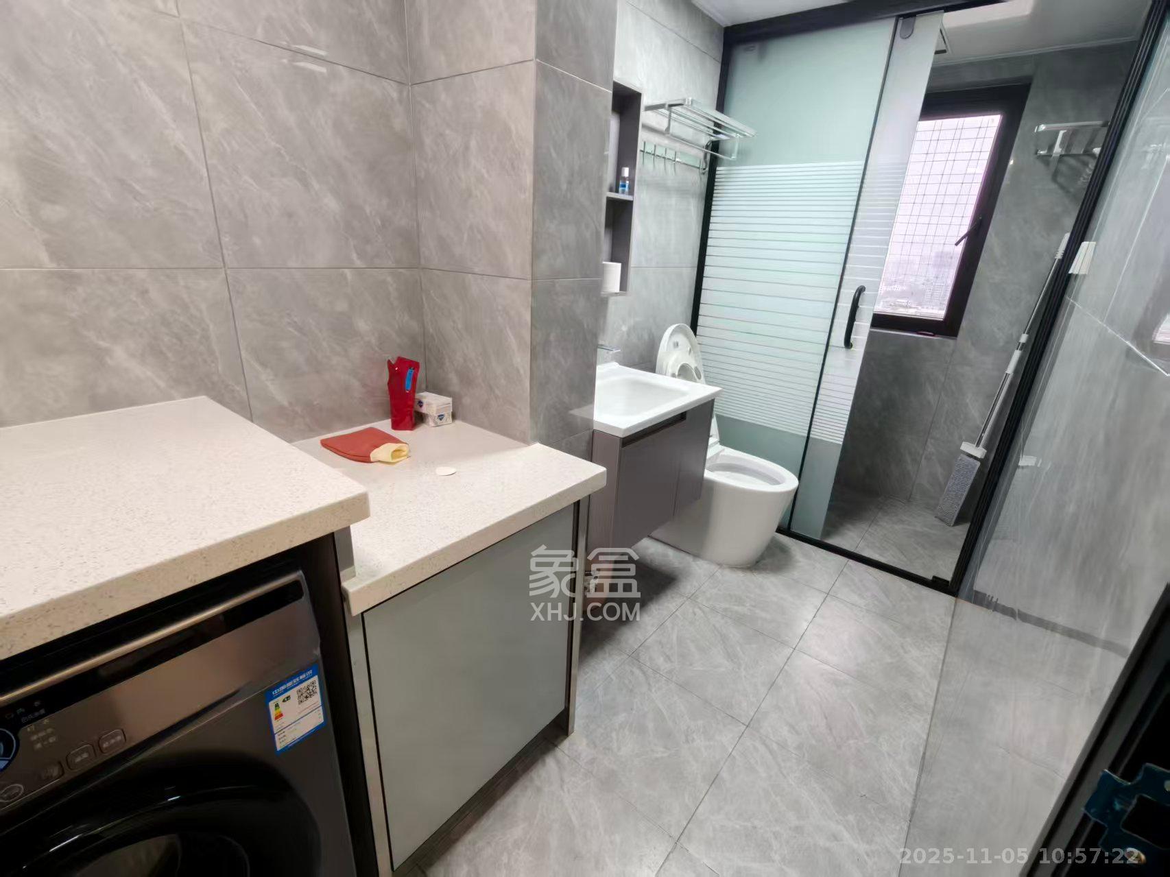 旭辉香樟公馆 3室2厅2卫 3300.0元/月 旭辉香樟公馆 3室2厅2卫 3300.0元/月室内图