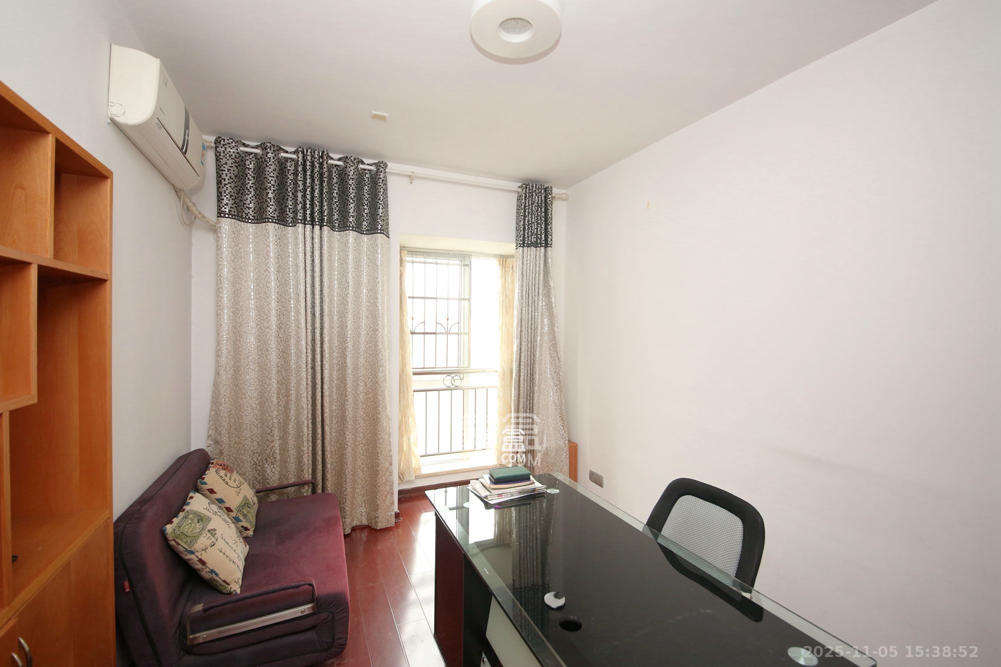 君临青园花都 3室2厅2卫 2700.0元/月 君临青园花都 3室2厅2卫 2700.0元/月室内图