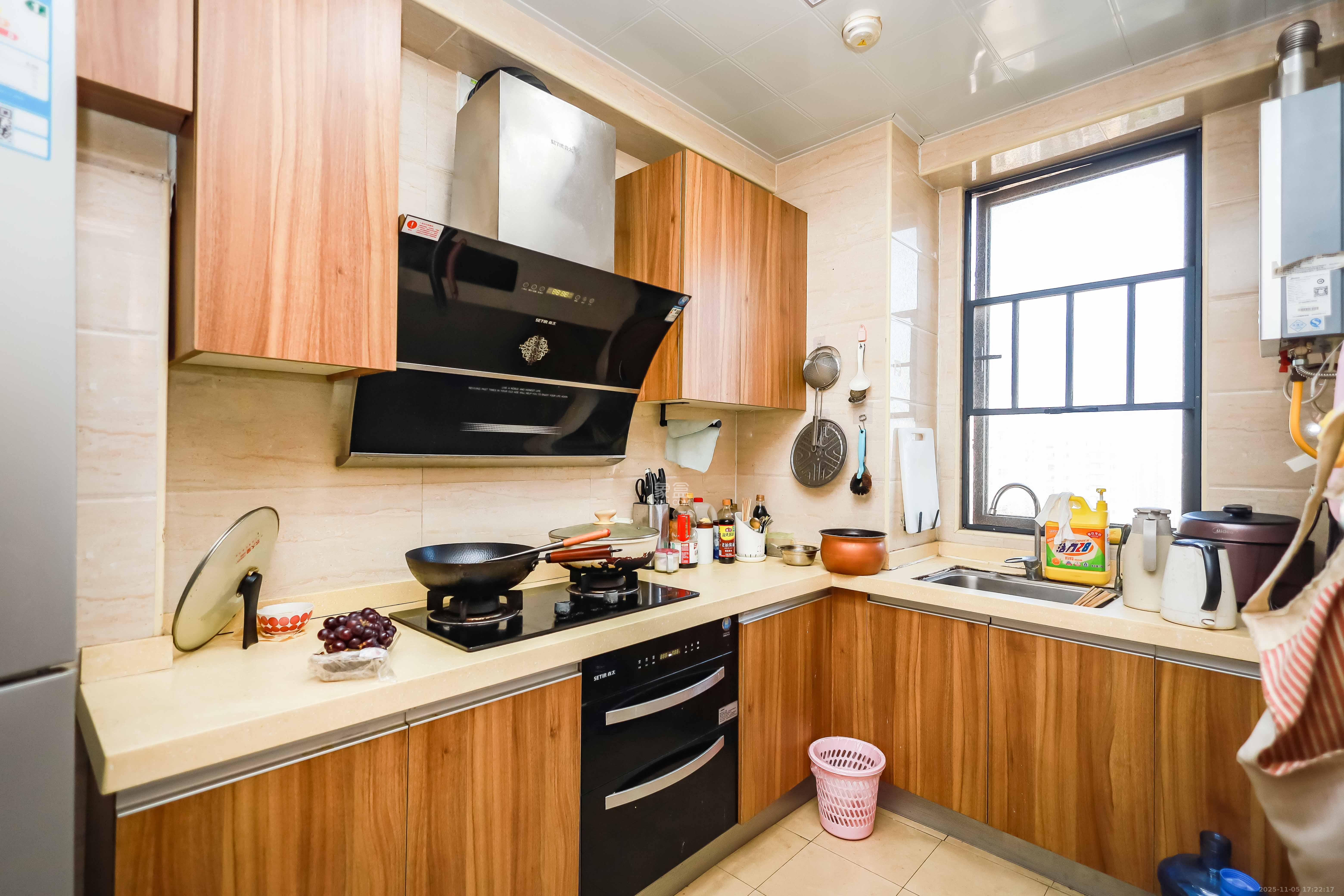 麓谷小镇 3室2厅1卫 52.0万 麓谷小镇 3室2厅1卫 52.0万厨房