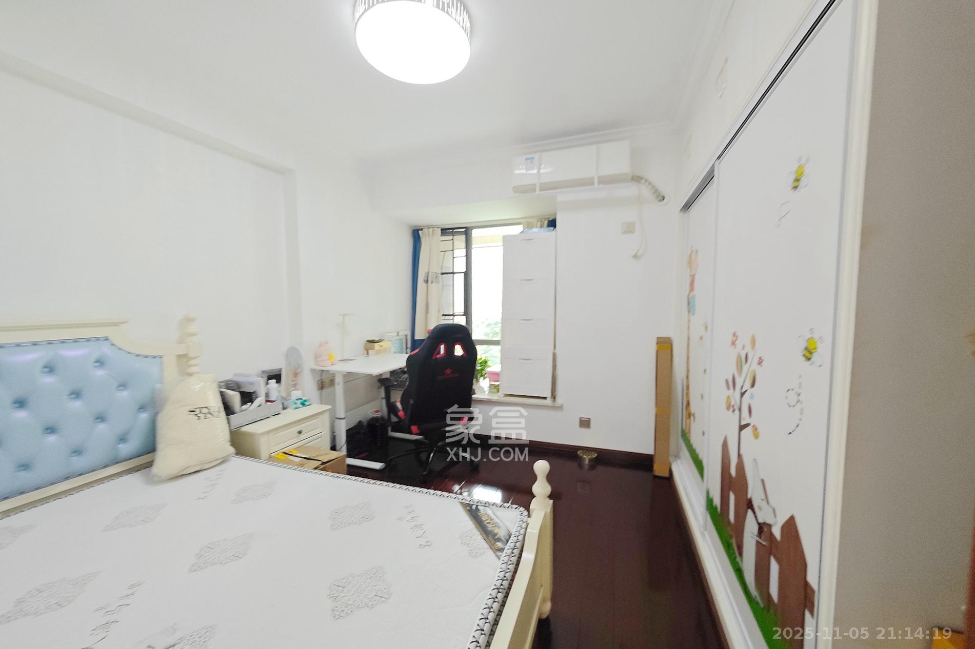 新城新世界一二三期 3室2厅2卫 125.0万 新城新世界一二三期 3室2厅2卫 125.0万卧室