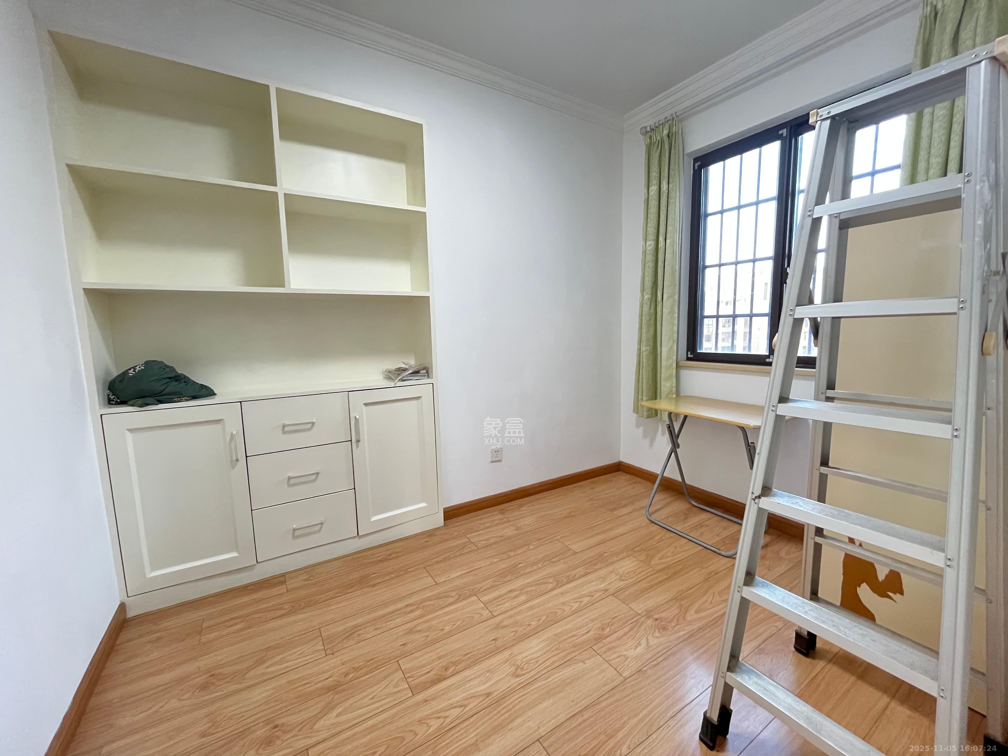 绿地中央广场  3室2厅1卫    2900.0元/月室内图