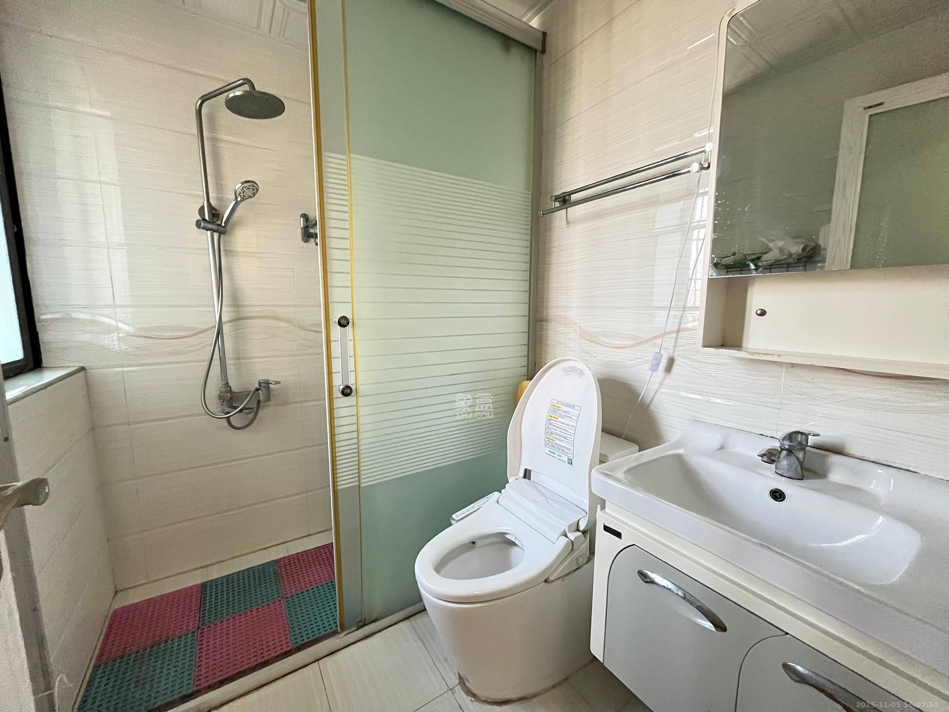 绿地中央广场  3室2厅1卫    2900.0元/月室内图