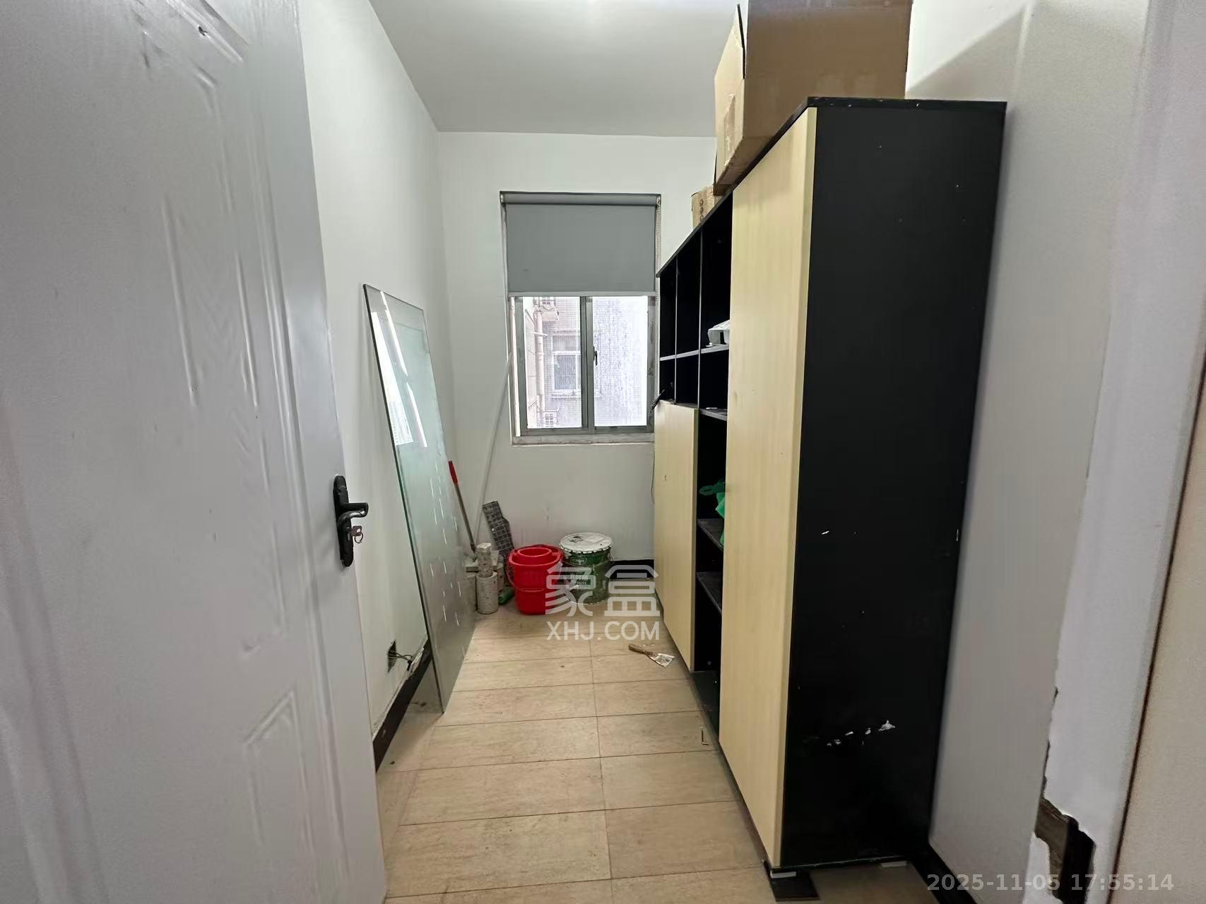 高桥现代商贸城 4室2厅2卫 4500.0元/月 高桥现代商贸城 4室2厅2卫 4500.0元/月室内图