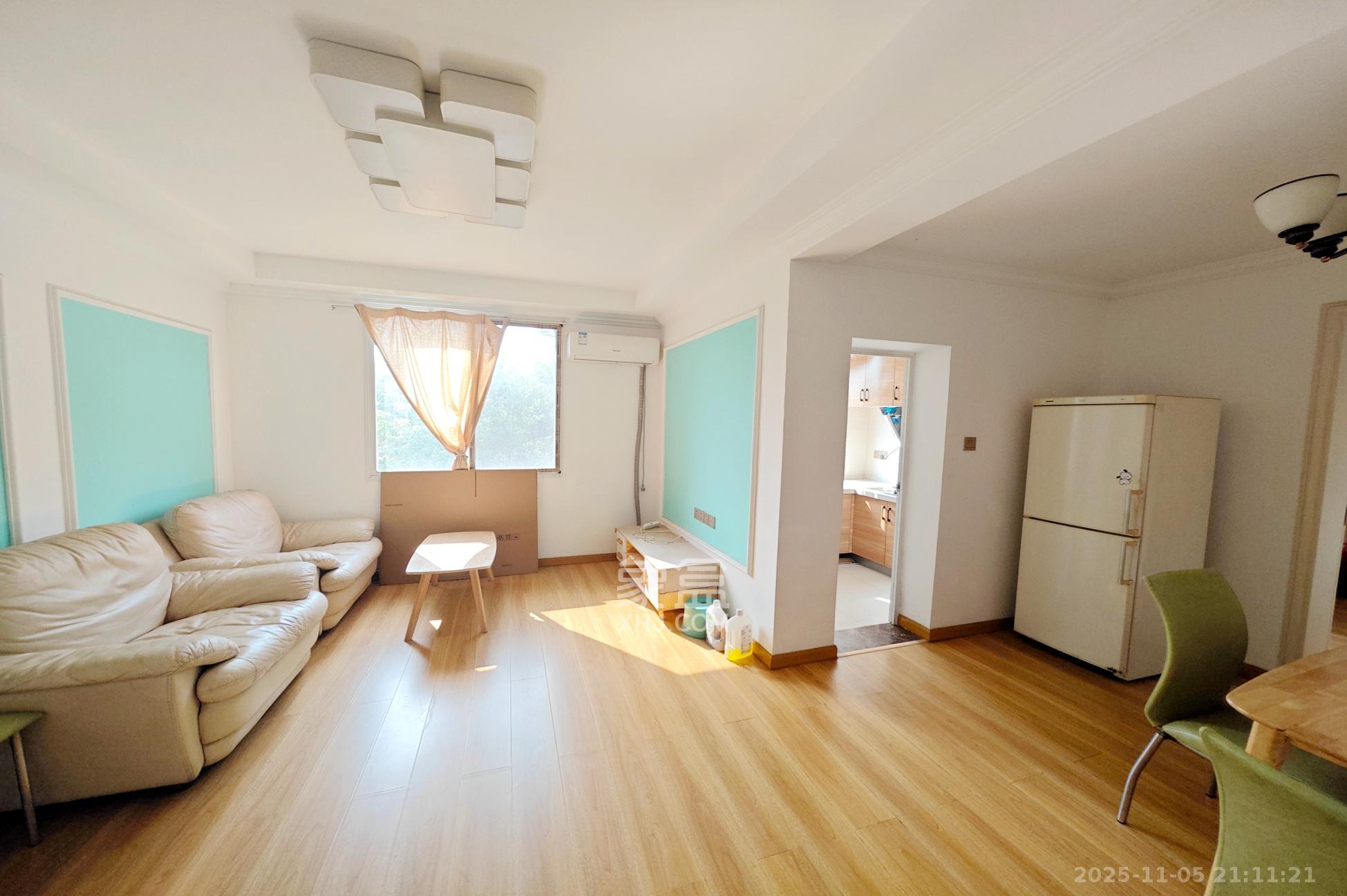 桂花二村  2室1厅1卫    42.0万客厅