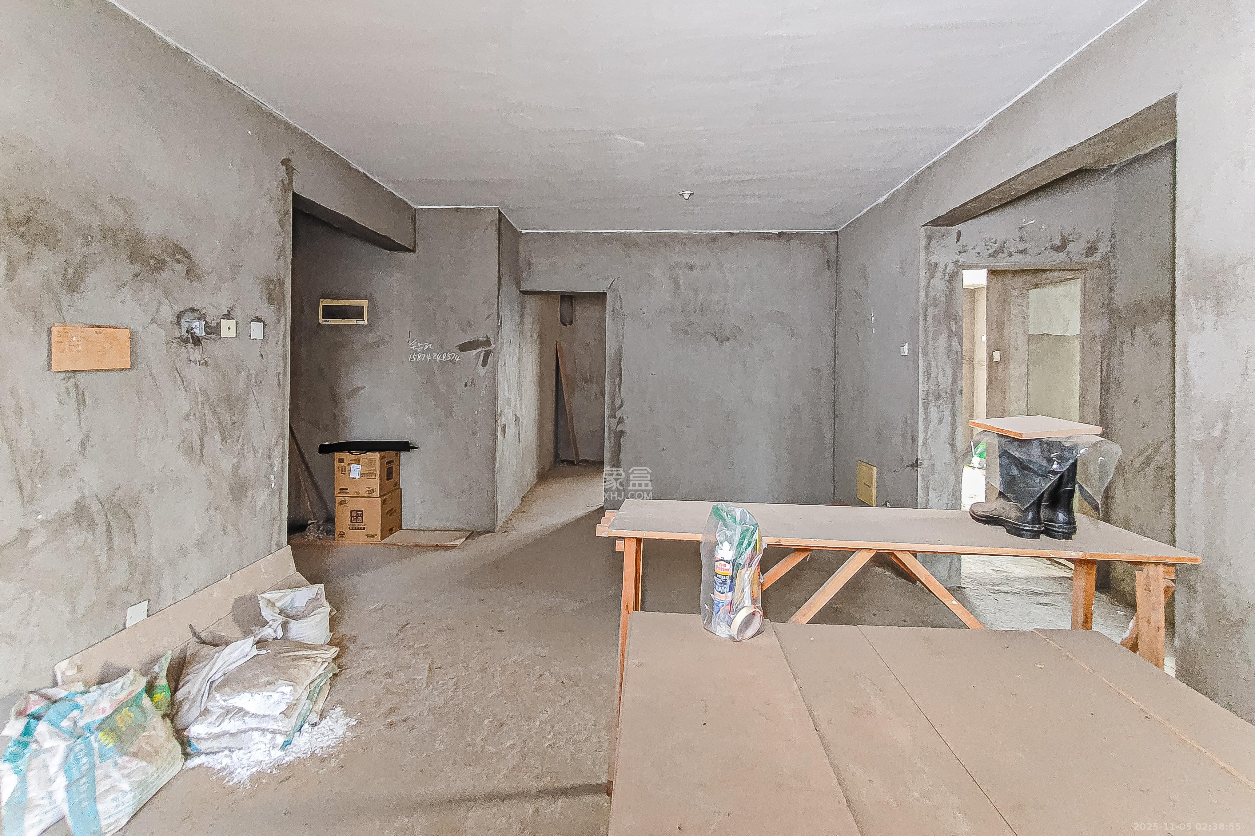 钱隆首府(福晟御园)  3室2厅2卫    115.0万客厅