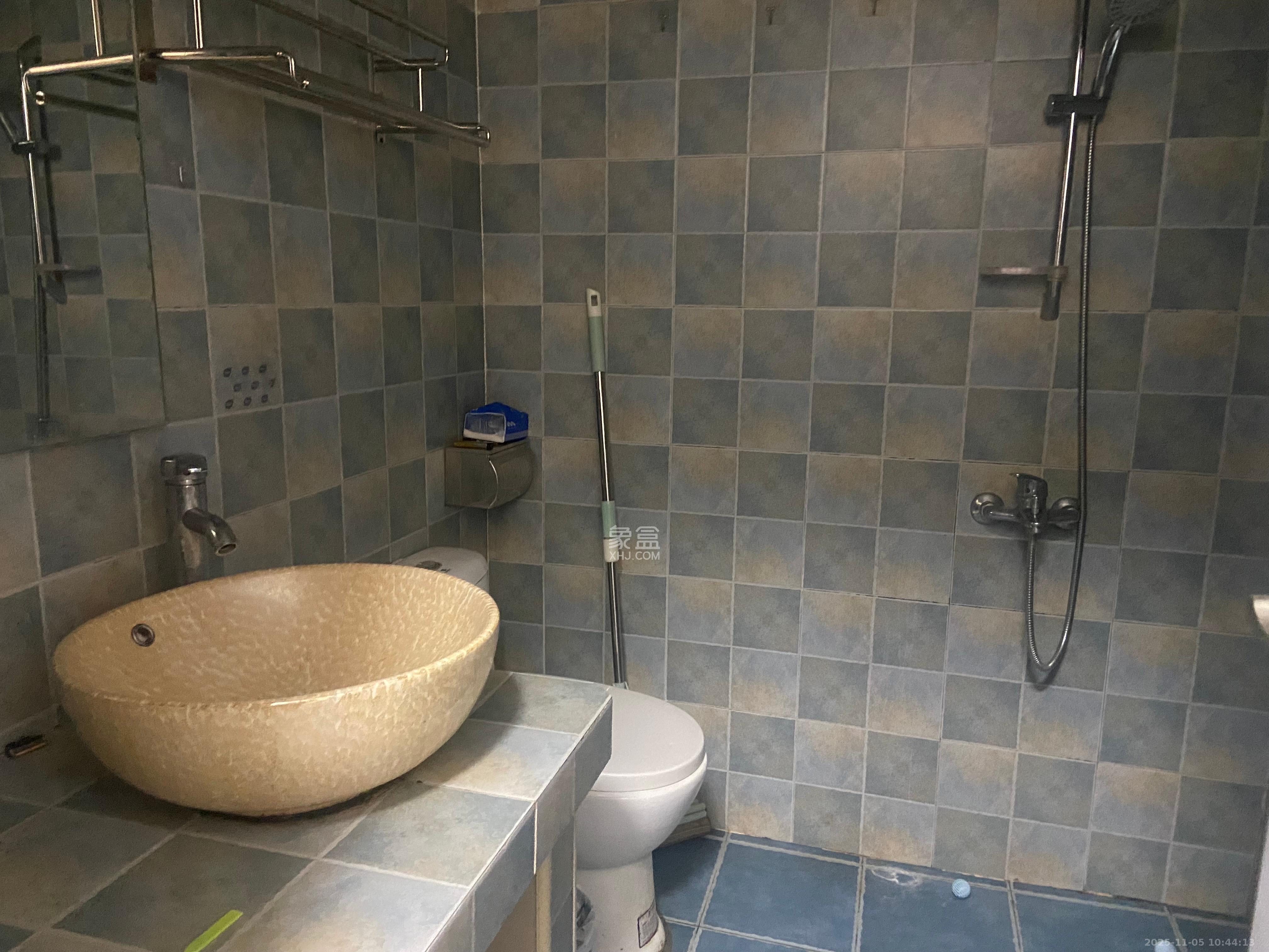 山水湾  1室1厅1卫    1400.0元/月室内图