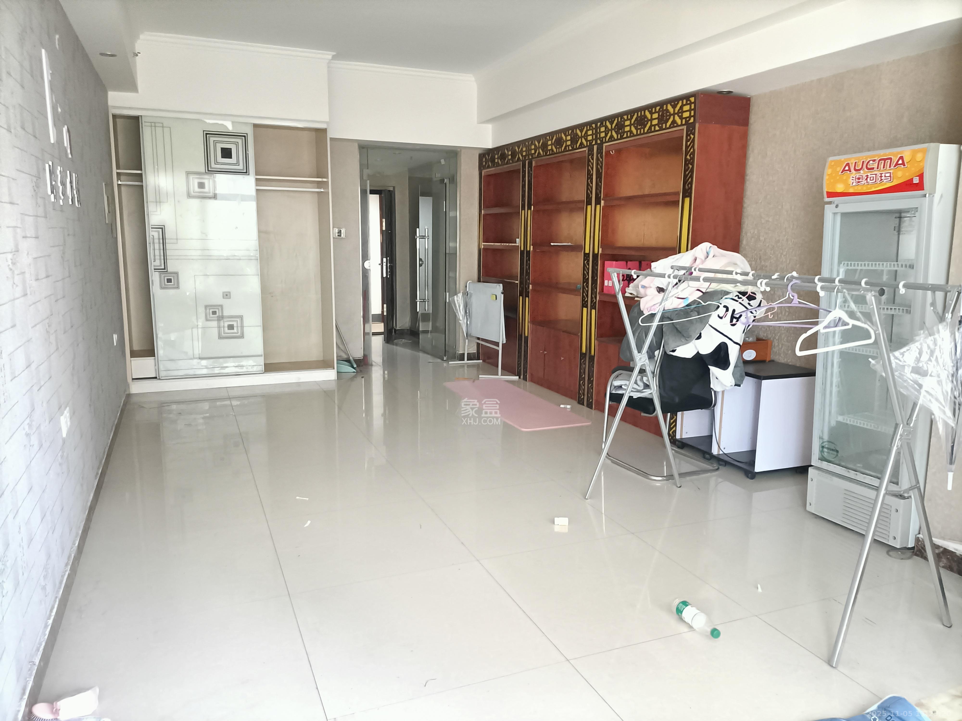 奥克斯广场  1室1厅1卫    1600.0元/月室内图