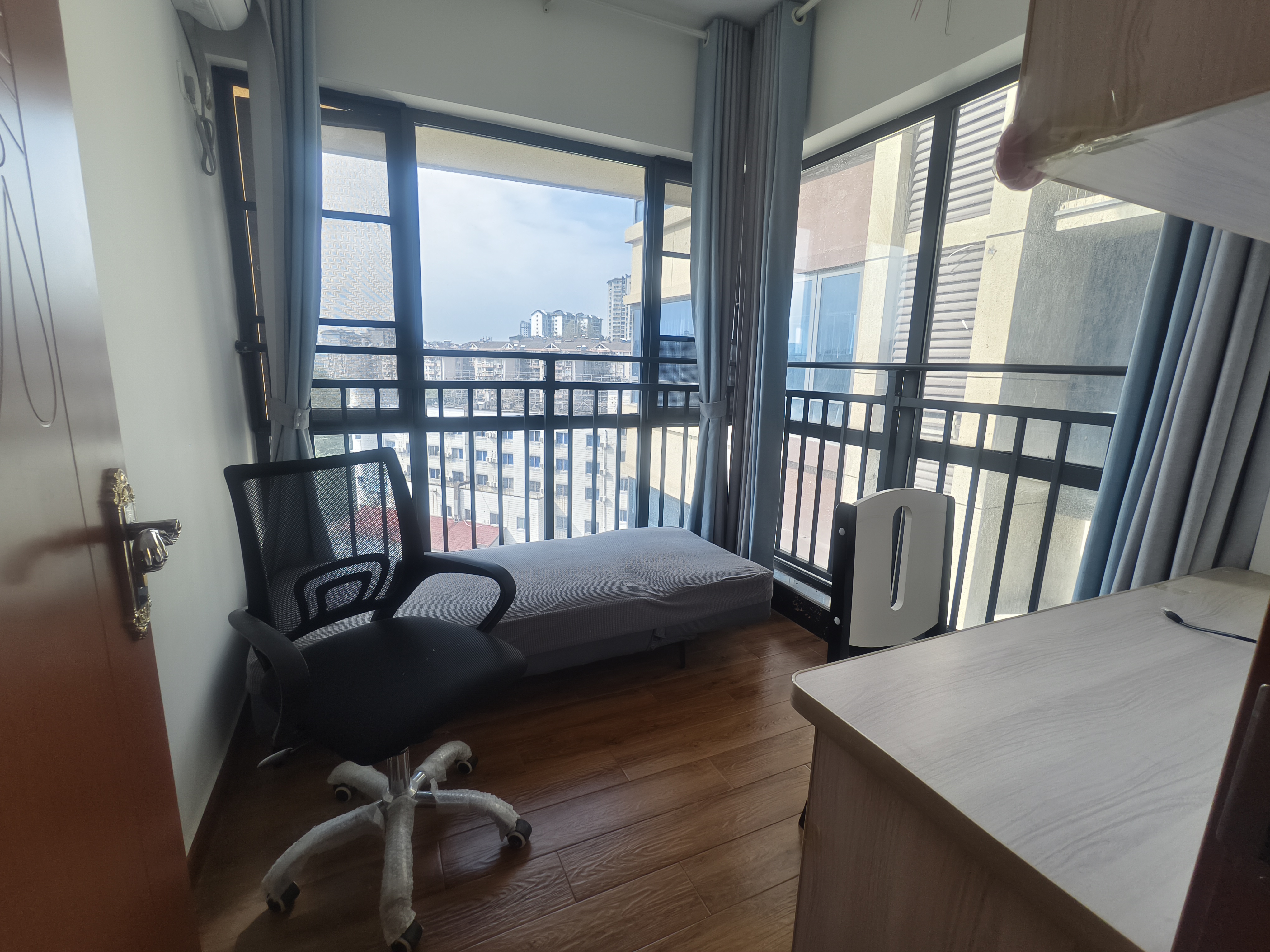 中天鹭鸶湾龙庭二期  2室2厅2卫    1800.0元/月户型图