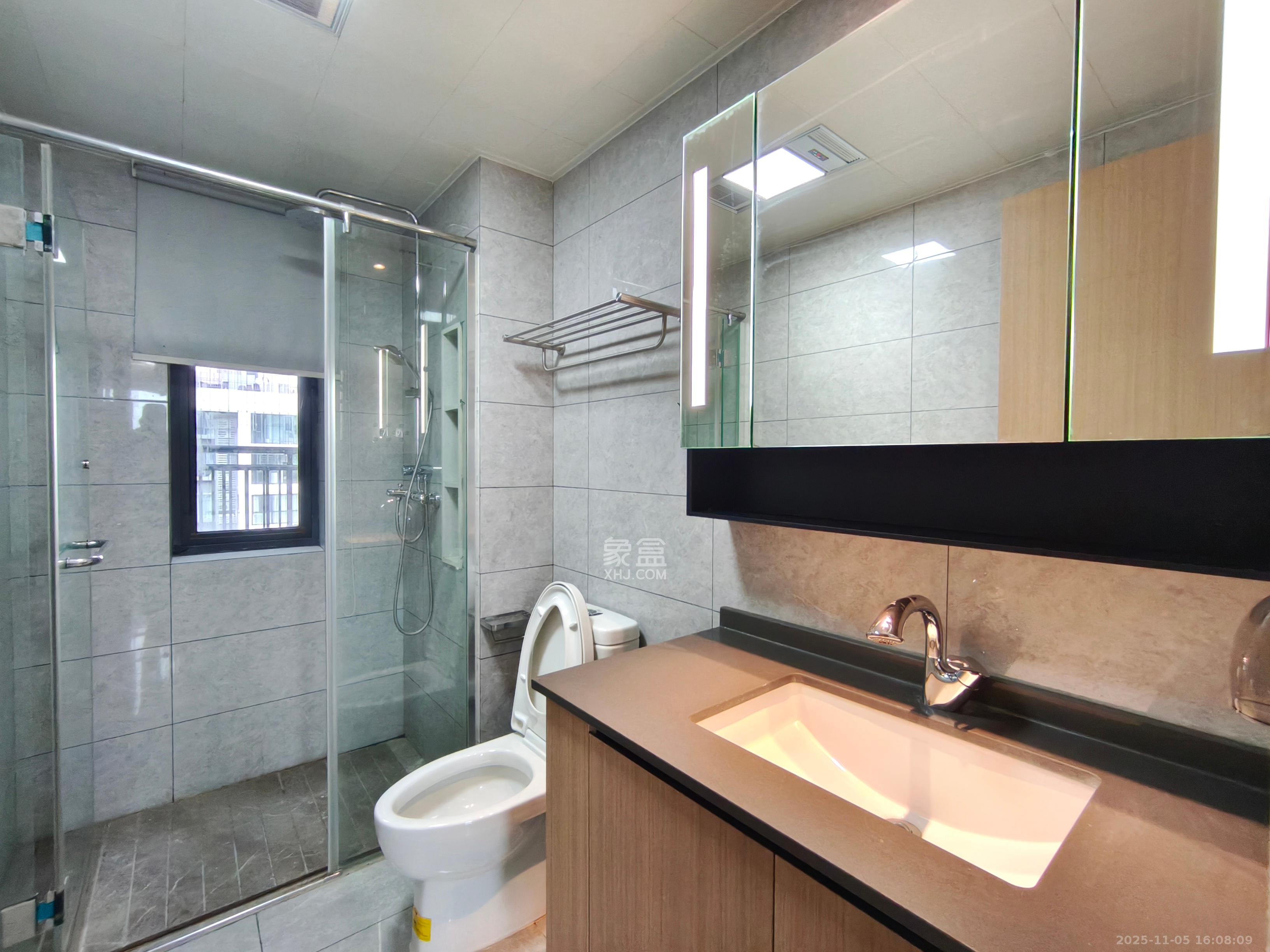 爱家当代境  3室2厅2卫    3300.0元/月室内图