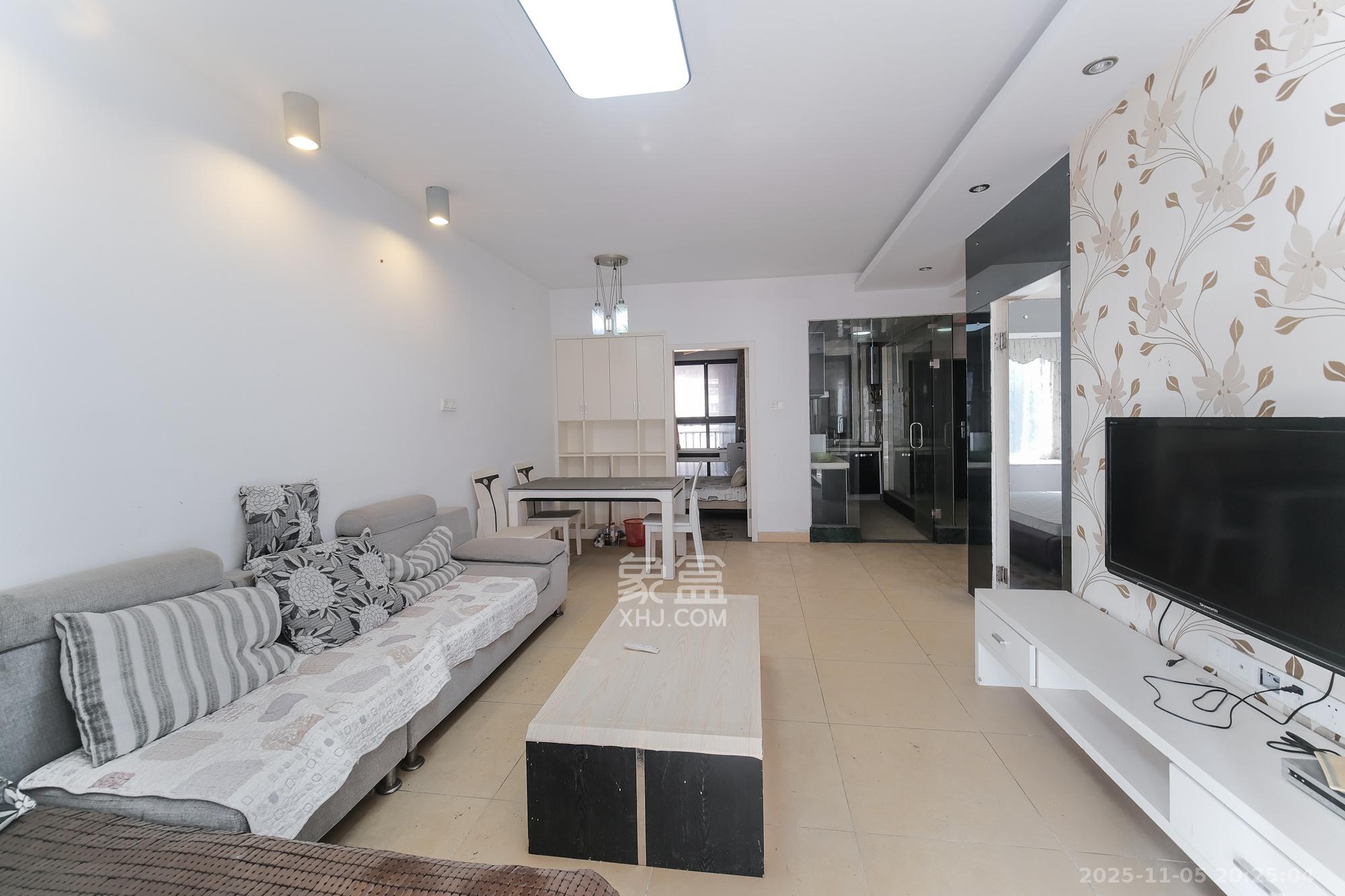 三一街区 3室2厅1卫 56.8万 三一街区 3室2厅1卫 56.8万客厅