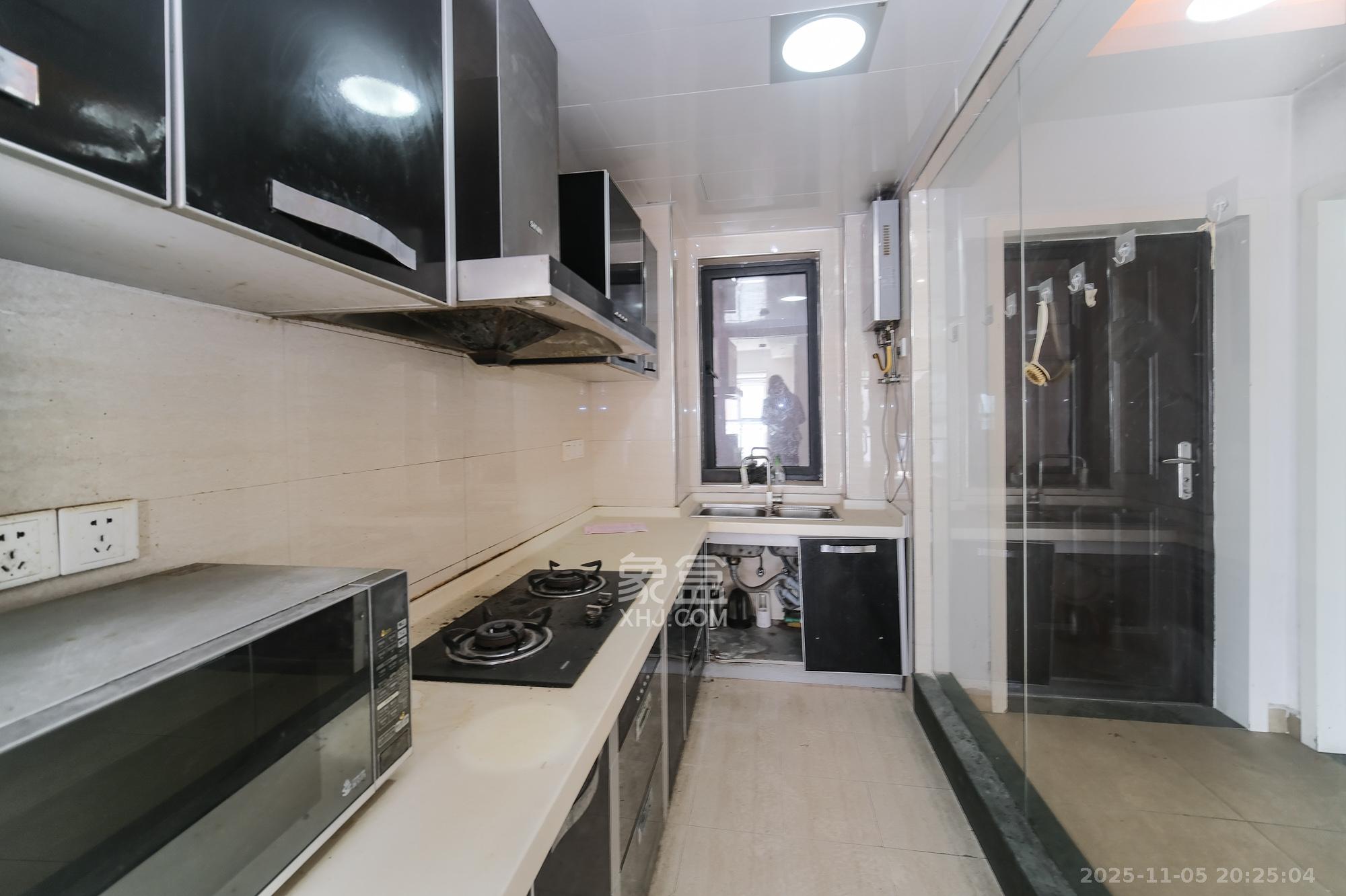 三一街区 3室2厅1卫 56.8万 三一街区 3室2厅1卫 56.8万厨房