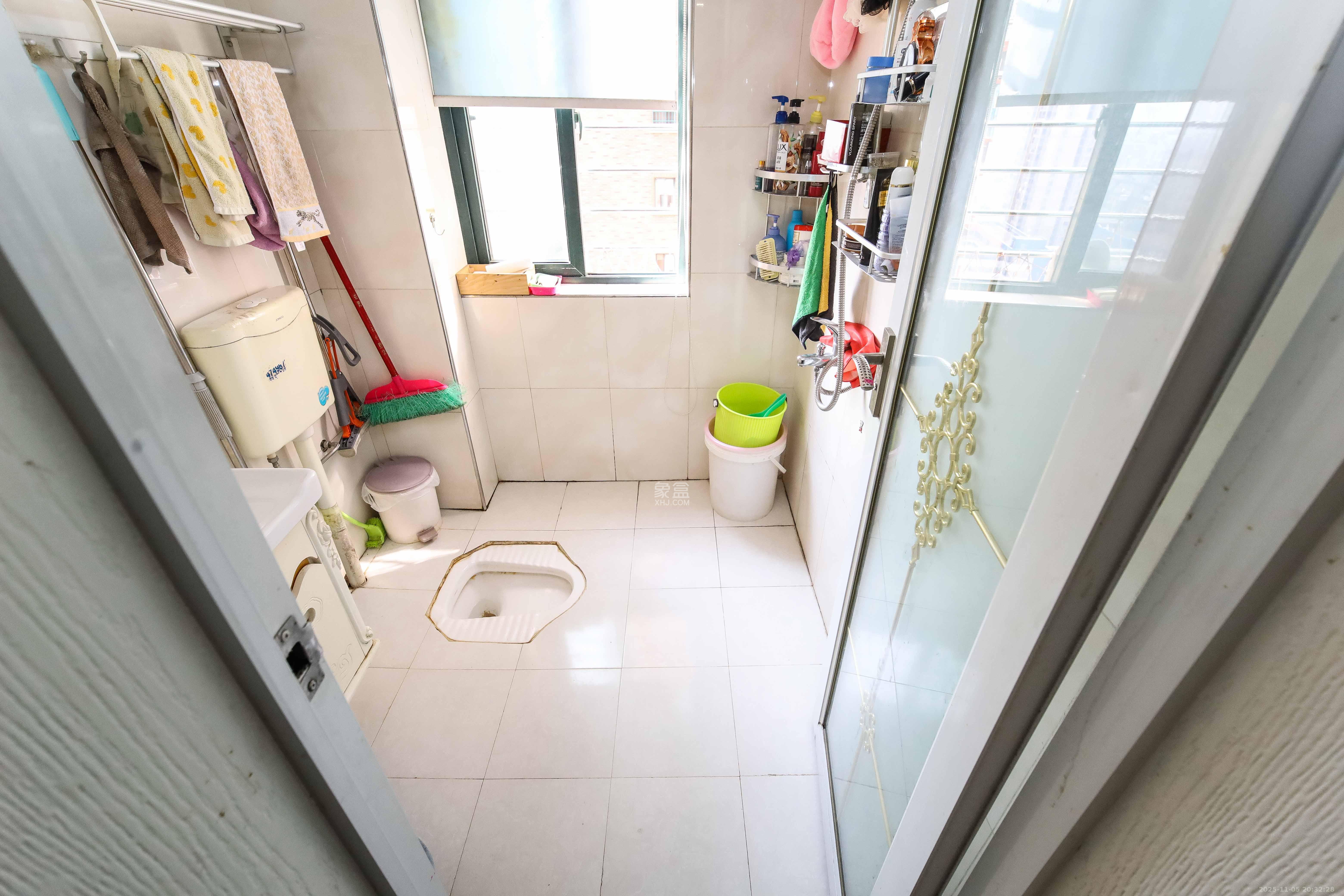 东玺门  2室2厅1卫    76.8万卫生间