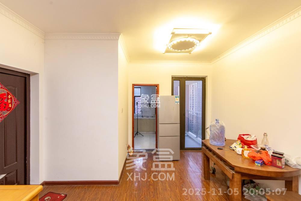 德润小区(丰升德润小区) 4室2厅2卫 2600.0元/月 德润小区(丰升德润小区) 4室2厅2卫 2600.0元/月室内图