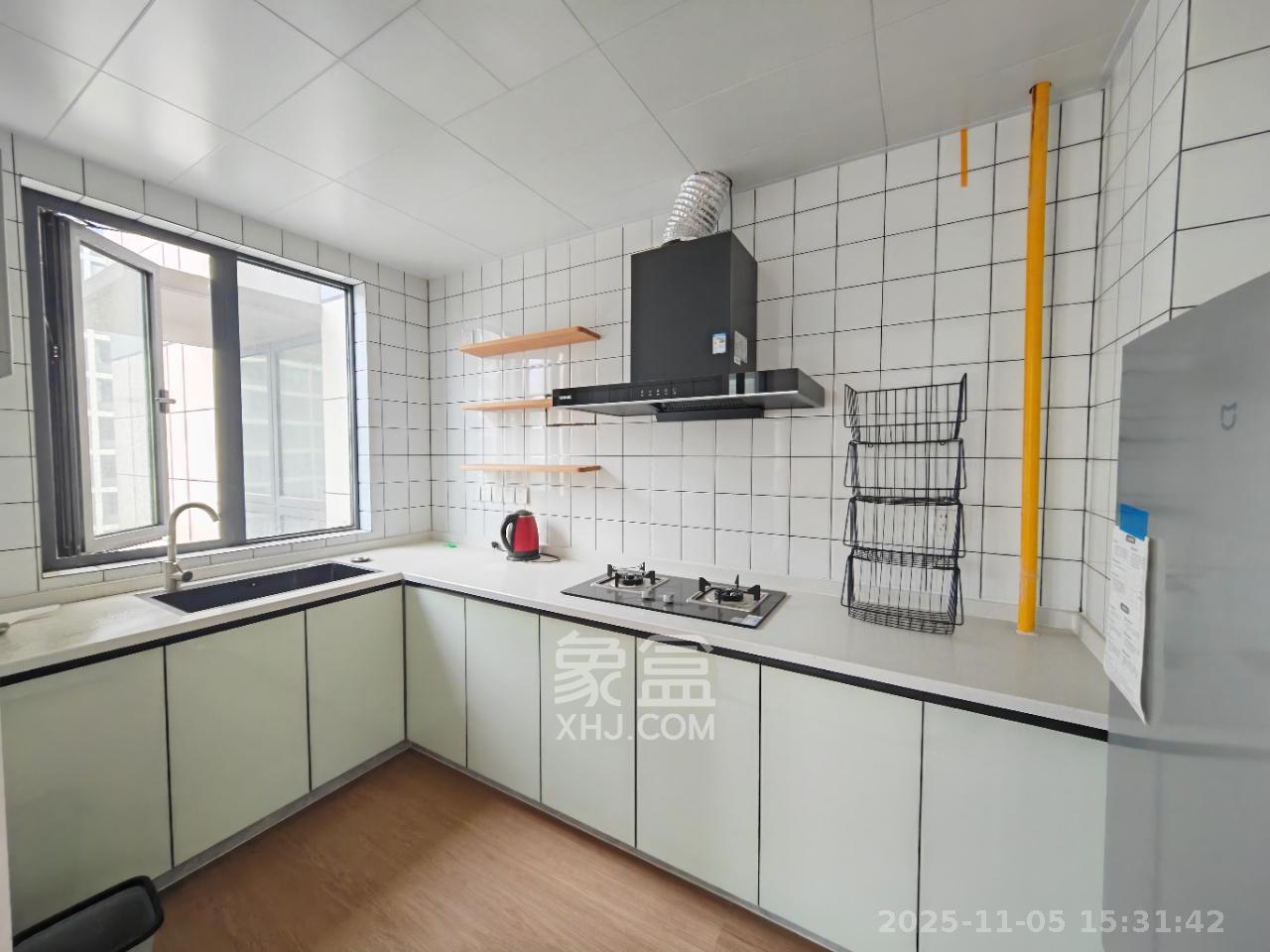 长沙北中心保利时代A区  4室2厅2卫    3500.0元/月室内图