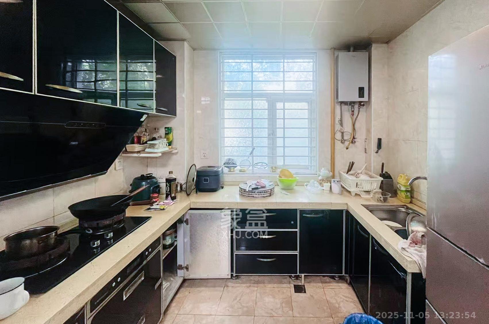 格林星城  4室2厅2卫    148.0万厨房