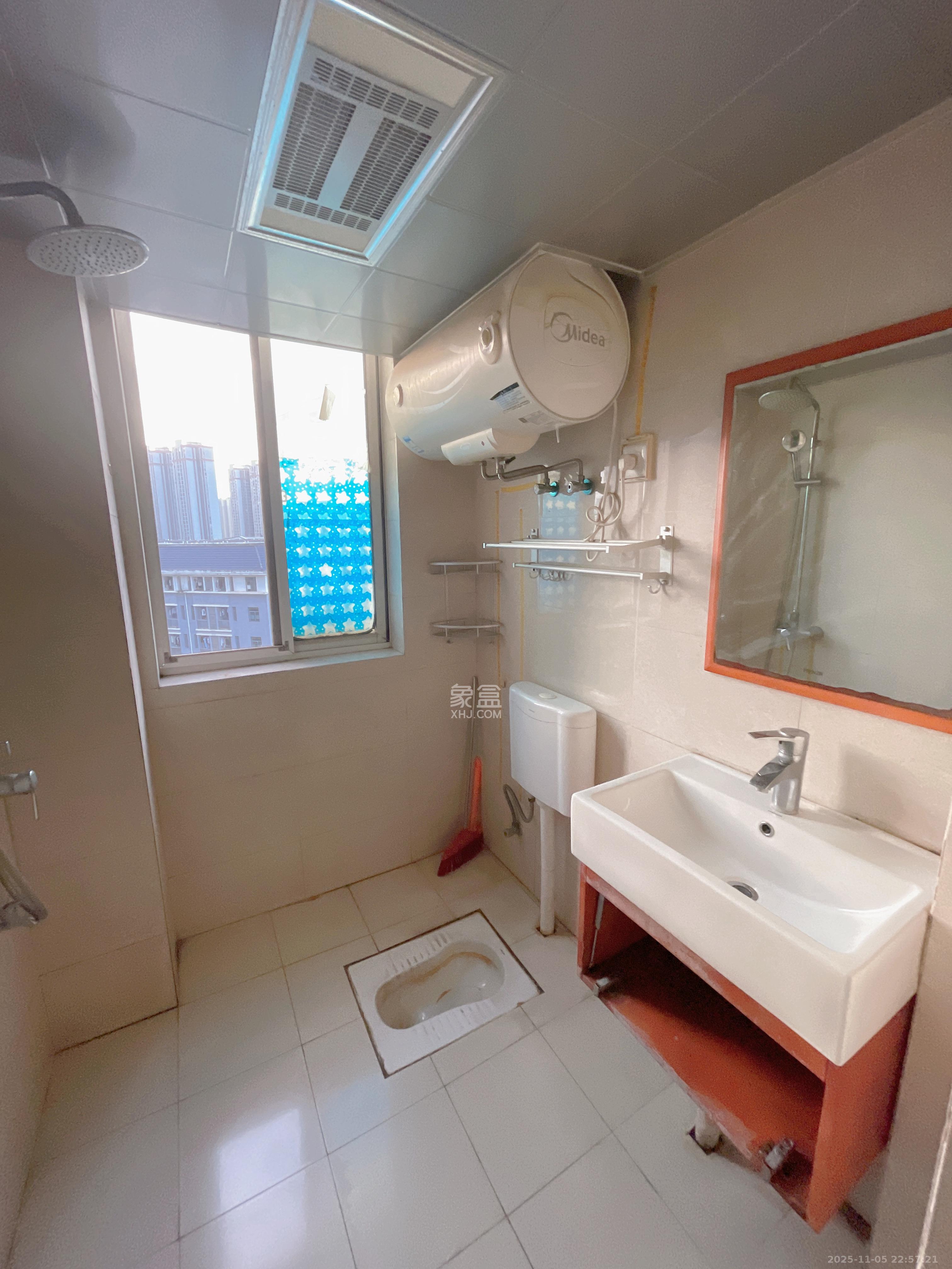 润芳园  3室2厅1卫    2000.0元/月室内图