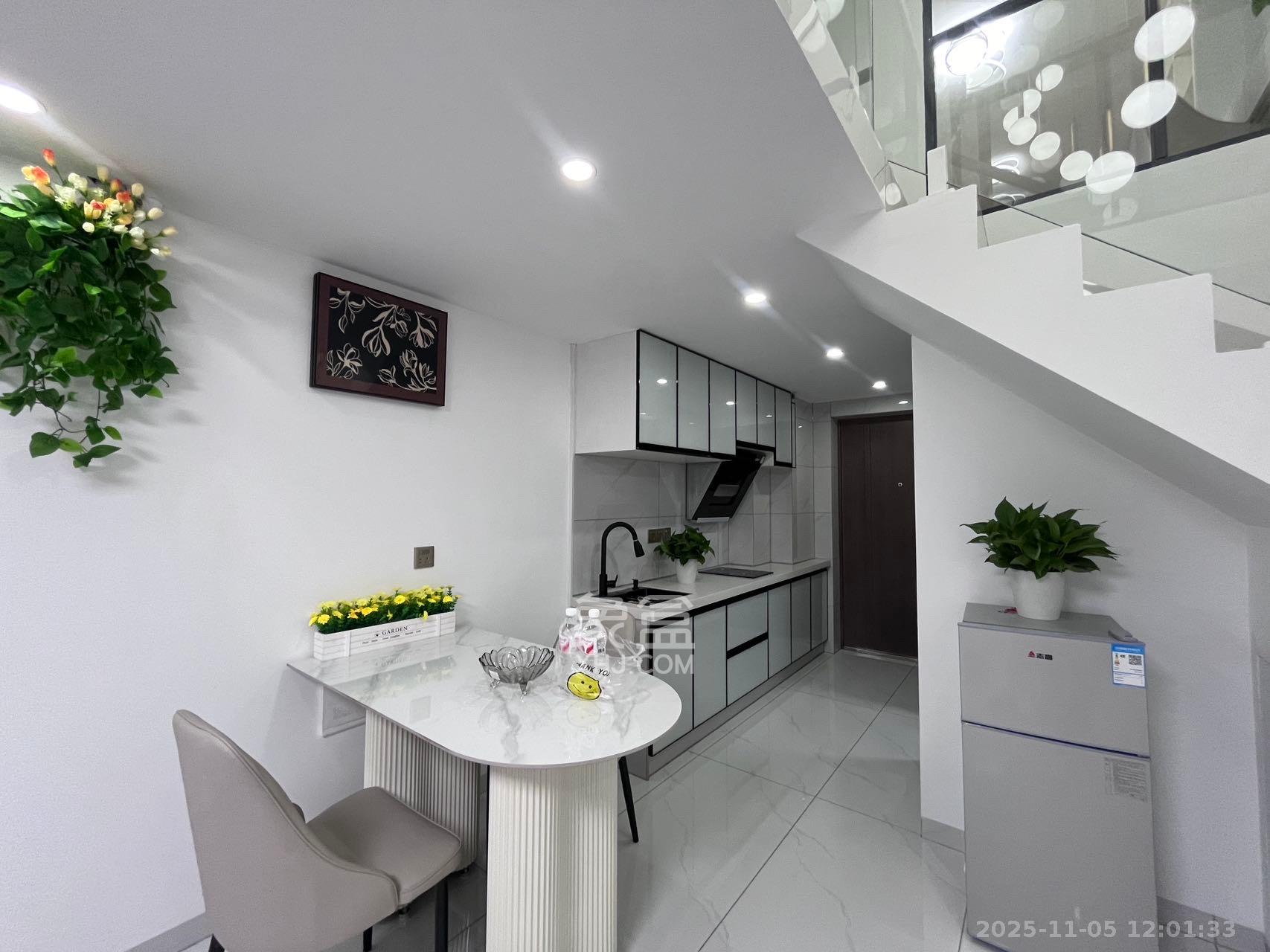 卓越中寰  2室2厅1卫    2600.0元/月室内图