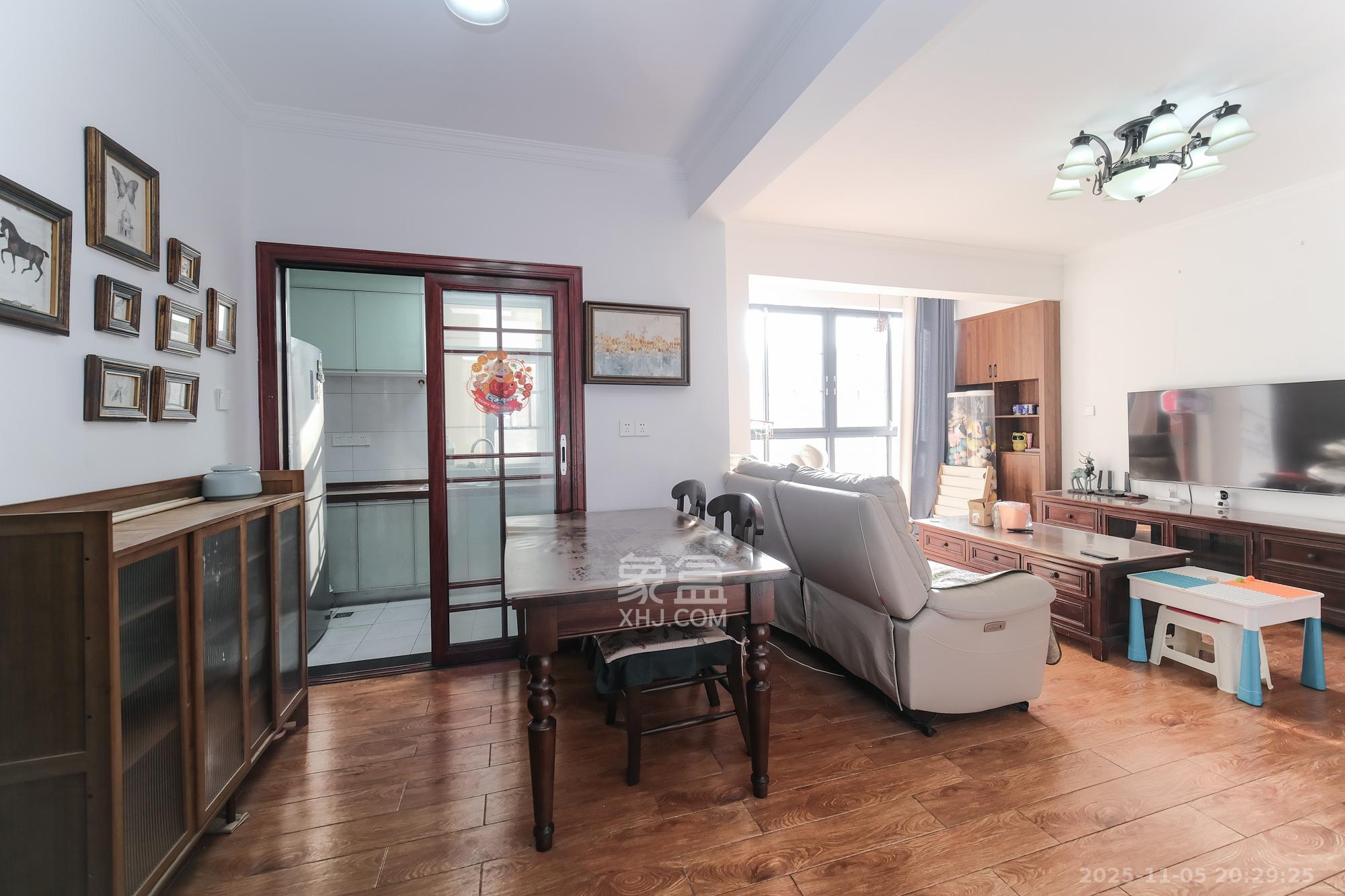 和悦城(蟠龙景苑)  3室0厅2卫    68.0万客厅