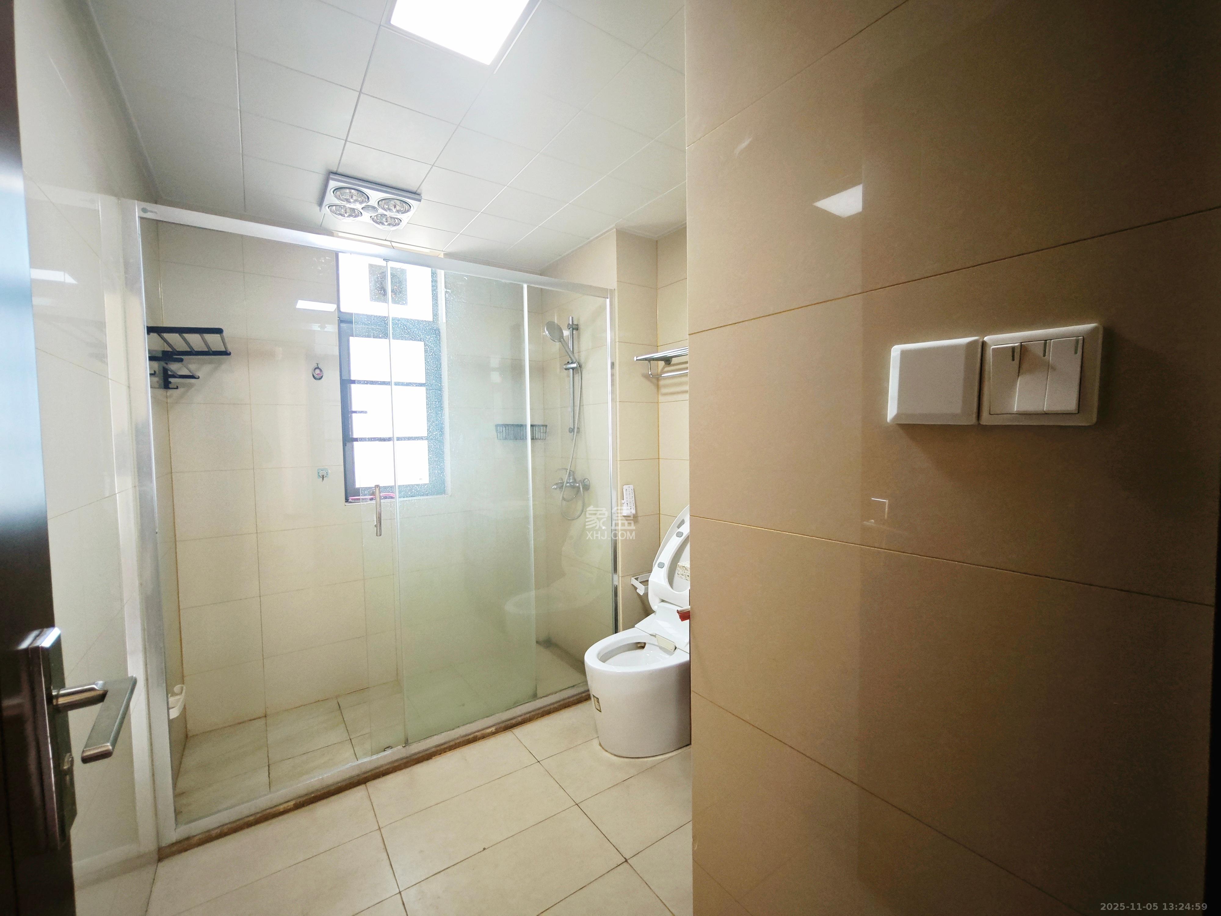 珠江郦城公园1号 4室2厅2卫 3400.0元/月 珠江郦城公园1号 4室2厅2卫 3400.0元/月室内图