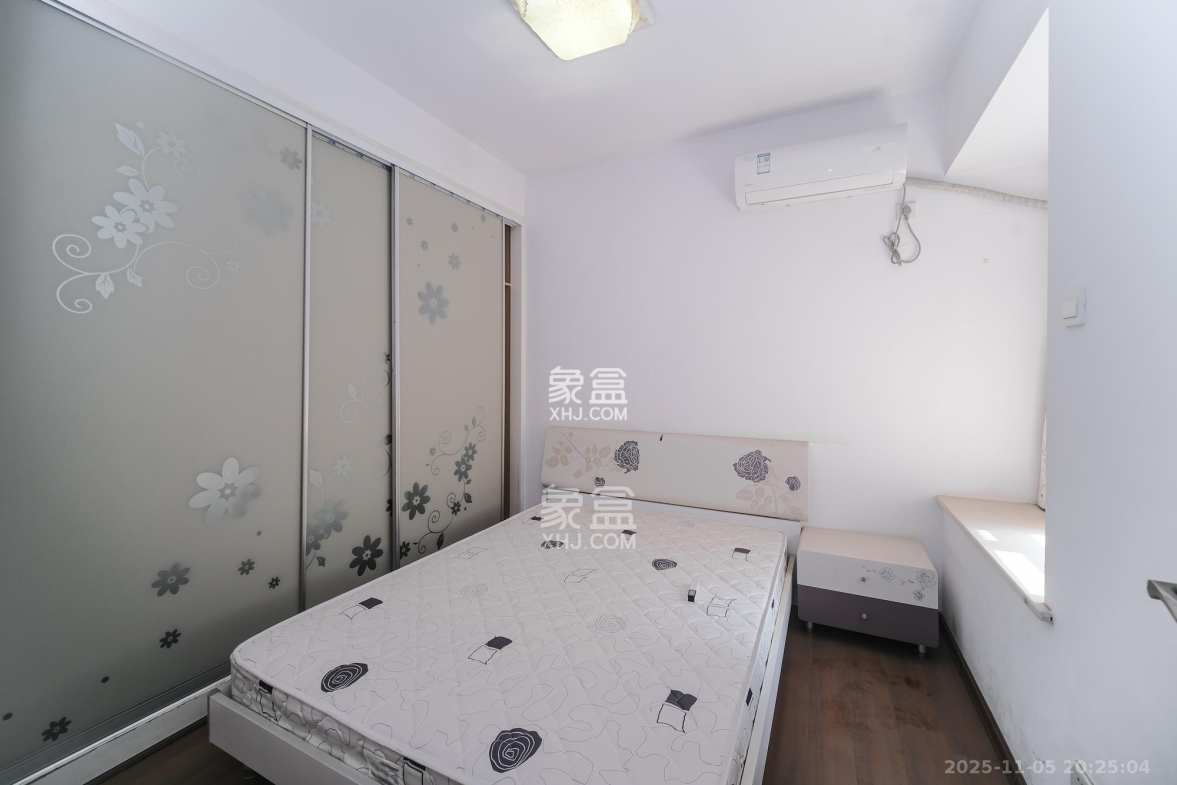 三一街区 3室2厅1卫 56.8万 三一街区 3室2厅1卫 56.8万卧室