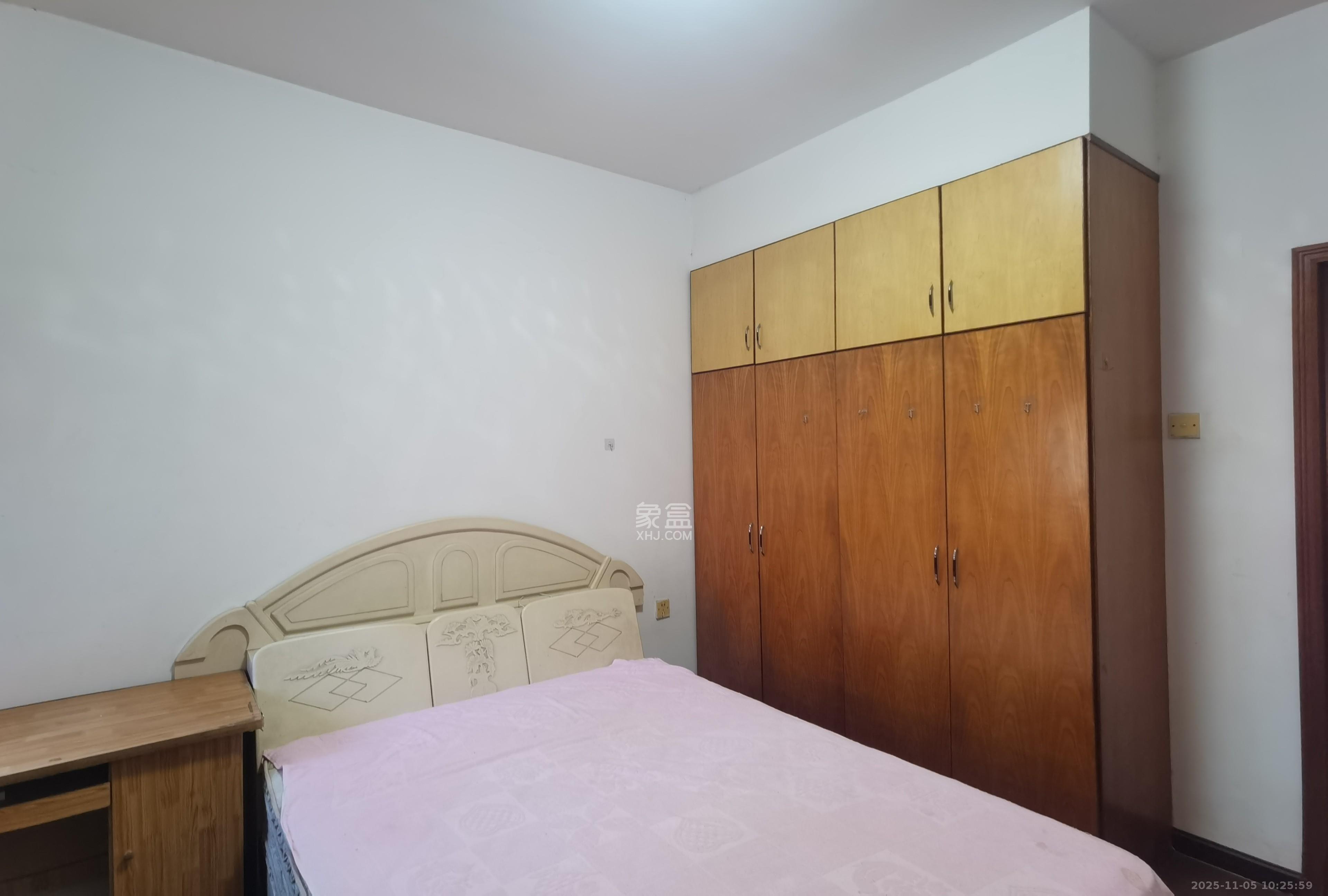 楚天家园  3室2厅2卫    1800.0元/月室内图