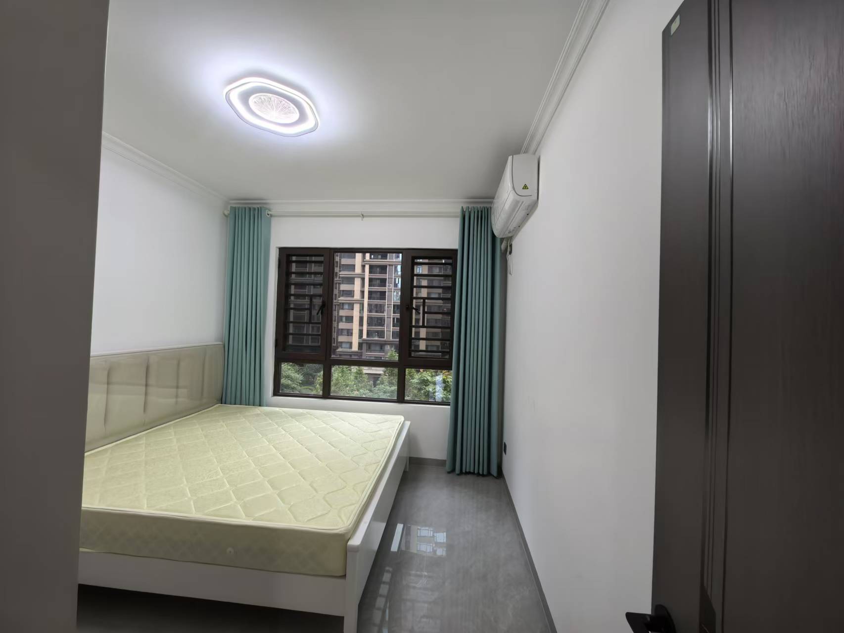 融冠乐城 5室2厅2卫 4300.0元/月 融冠乐城 5室2厅2卫 4300.0元/月室内图