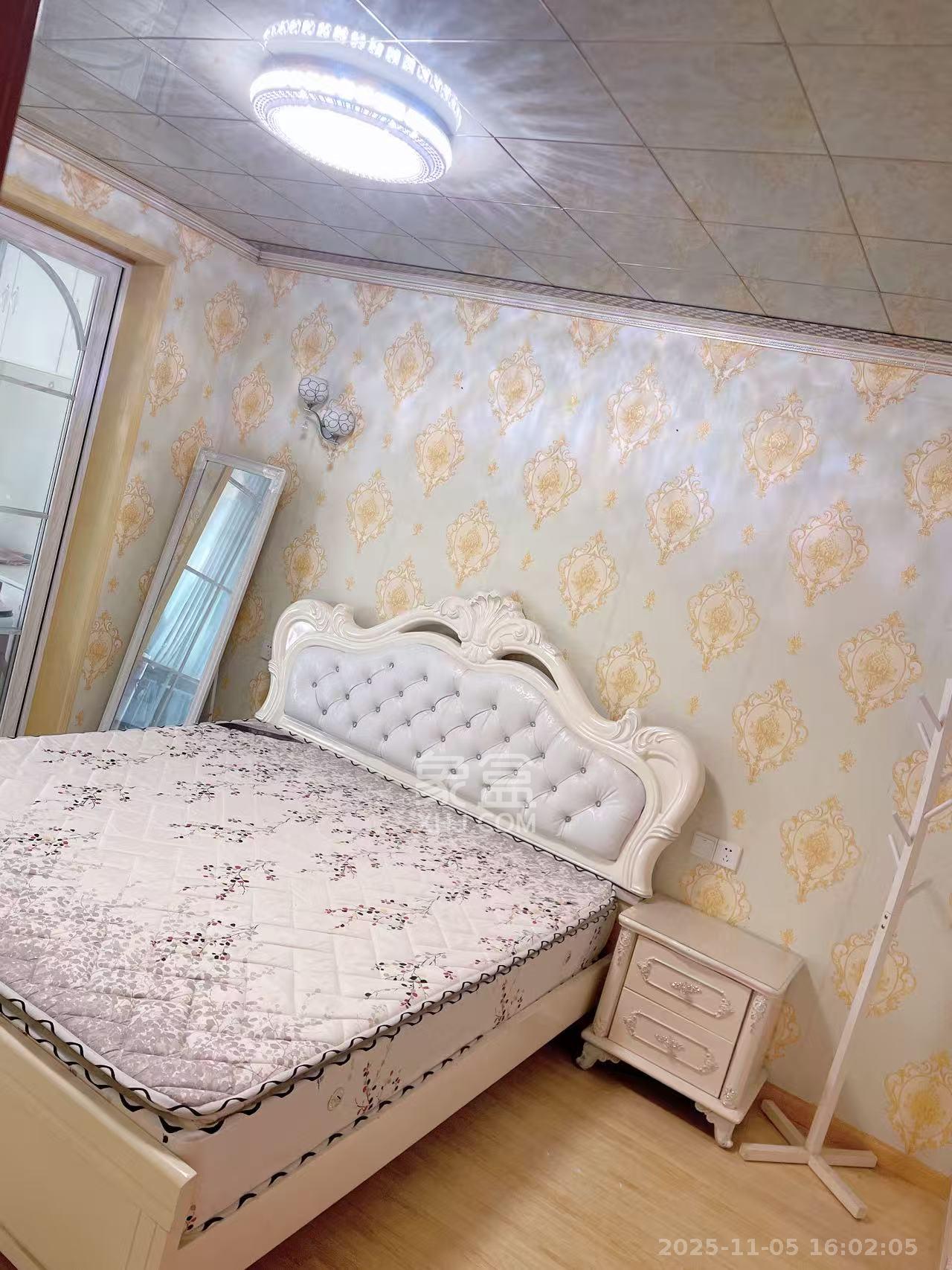 阳明山庄  3室1厅1卫    2200.0元/月室内图