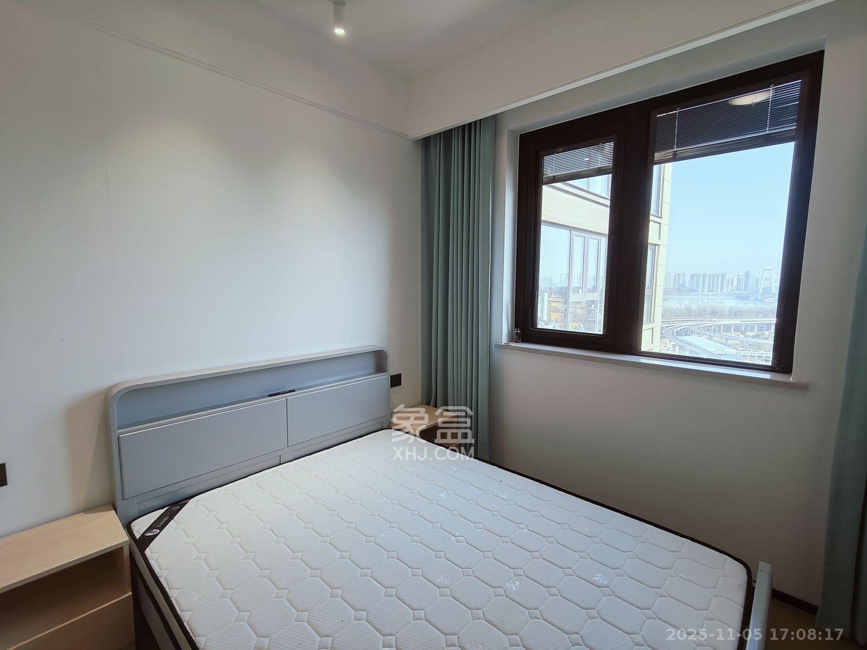 万科滨河道  3室2厅2卫    3000.0元/月室内图