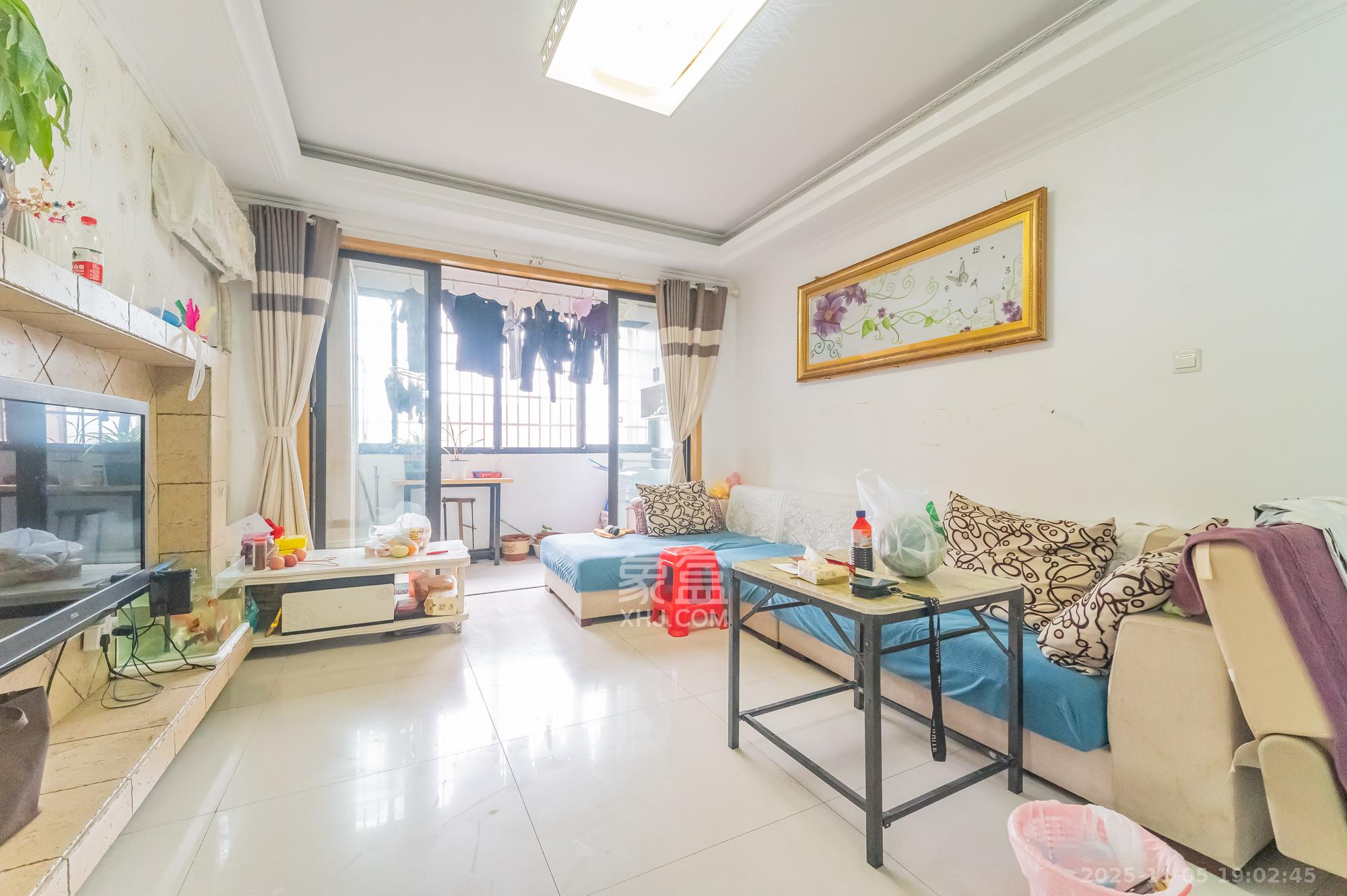 幸福里润城（幸福里二期）  3室2厅1卫    53.8万客厅