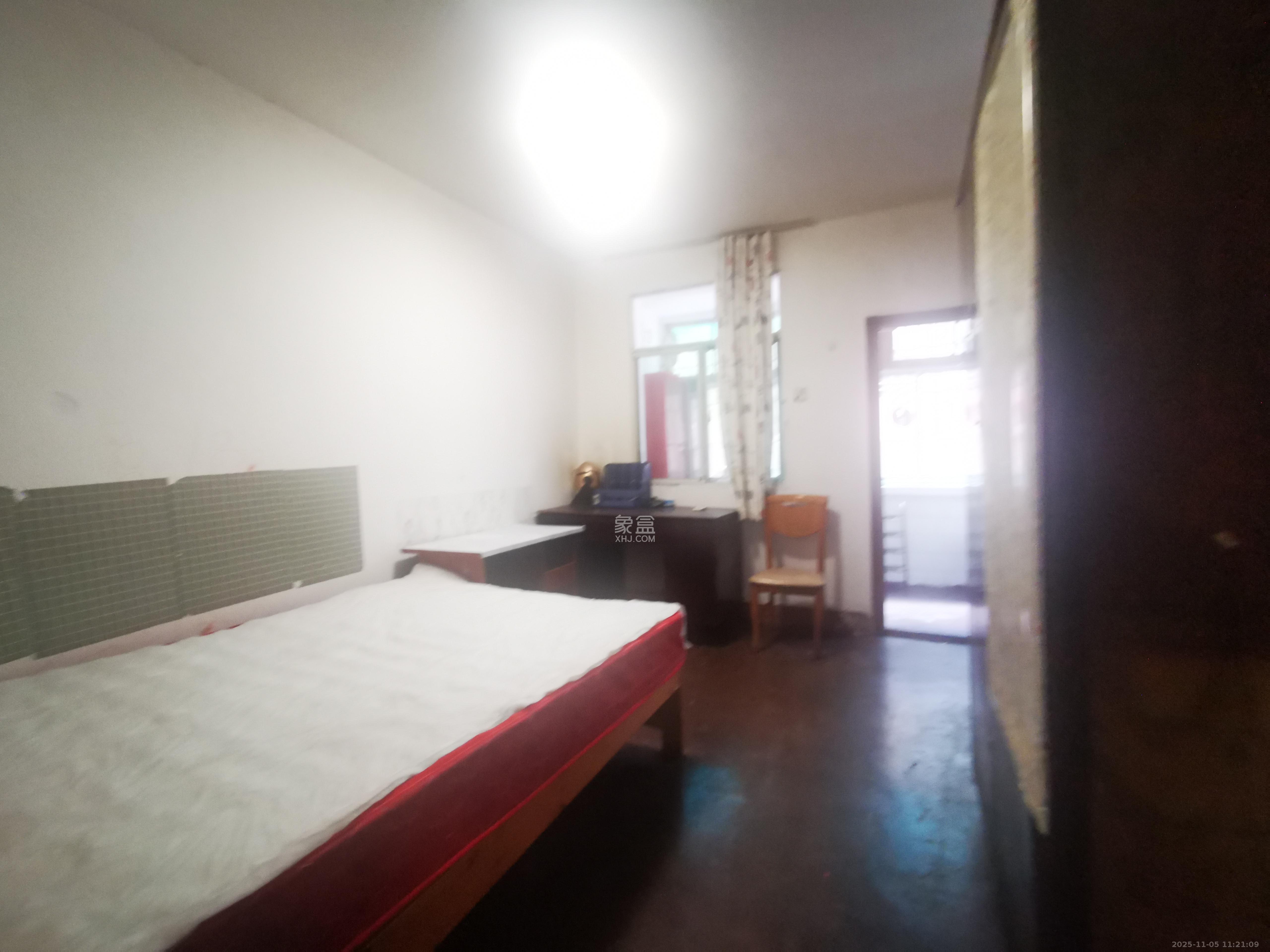 红旗区四片 3室1厅1卫 1600.0元/月 红旗区四片 3室1厅1卫 1600.0元/月室内图