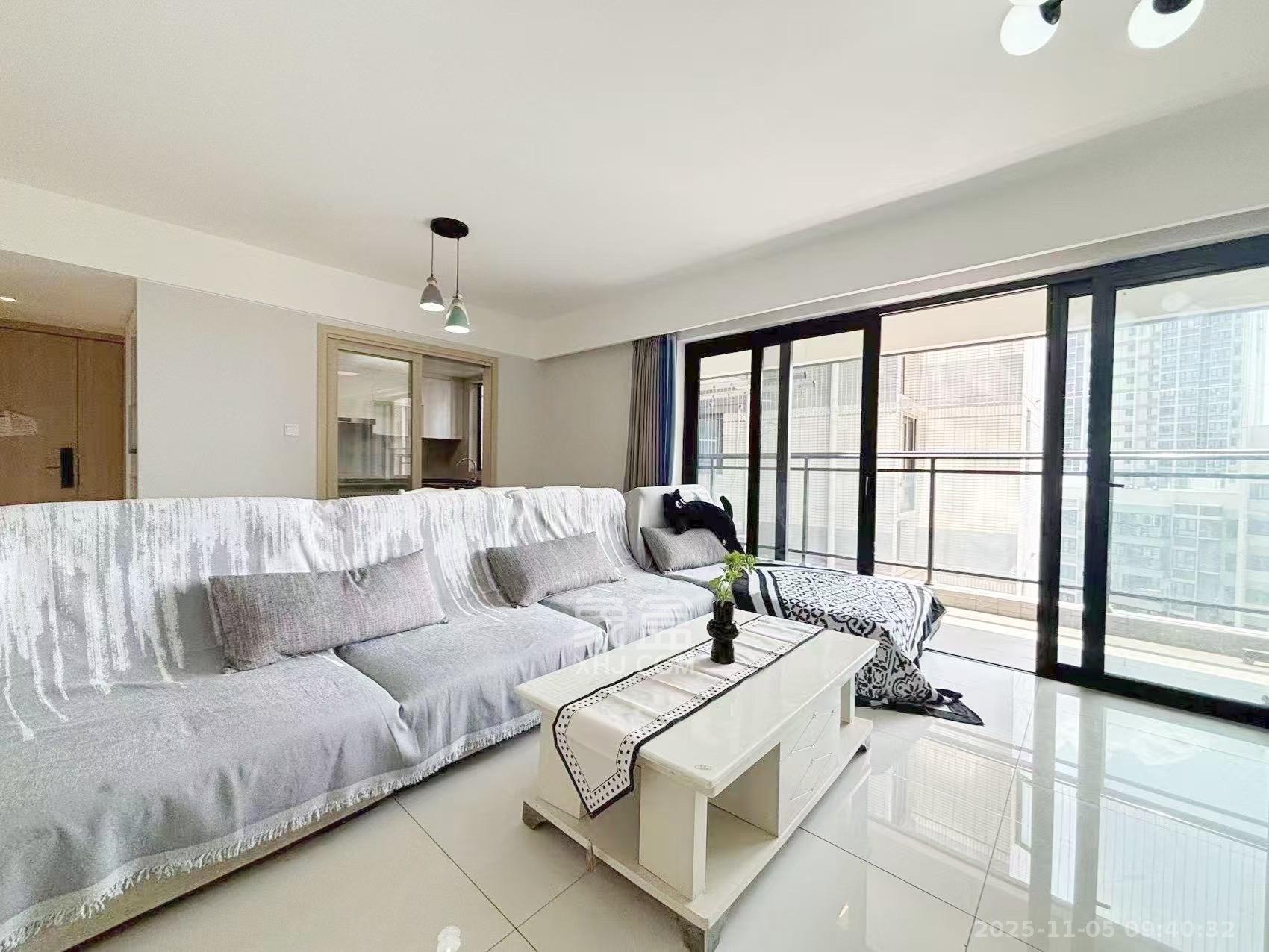 时代年华  3室2厅1卫    2099.0元/月室内图1