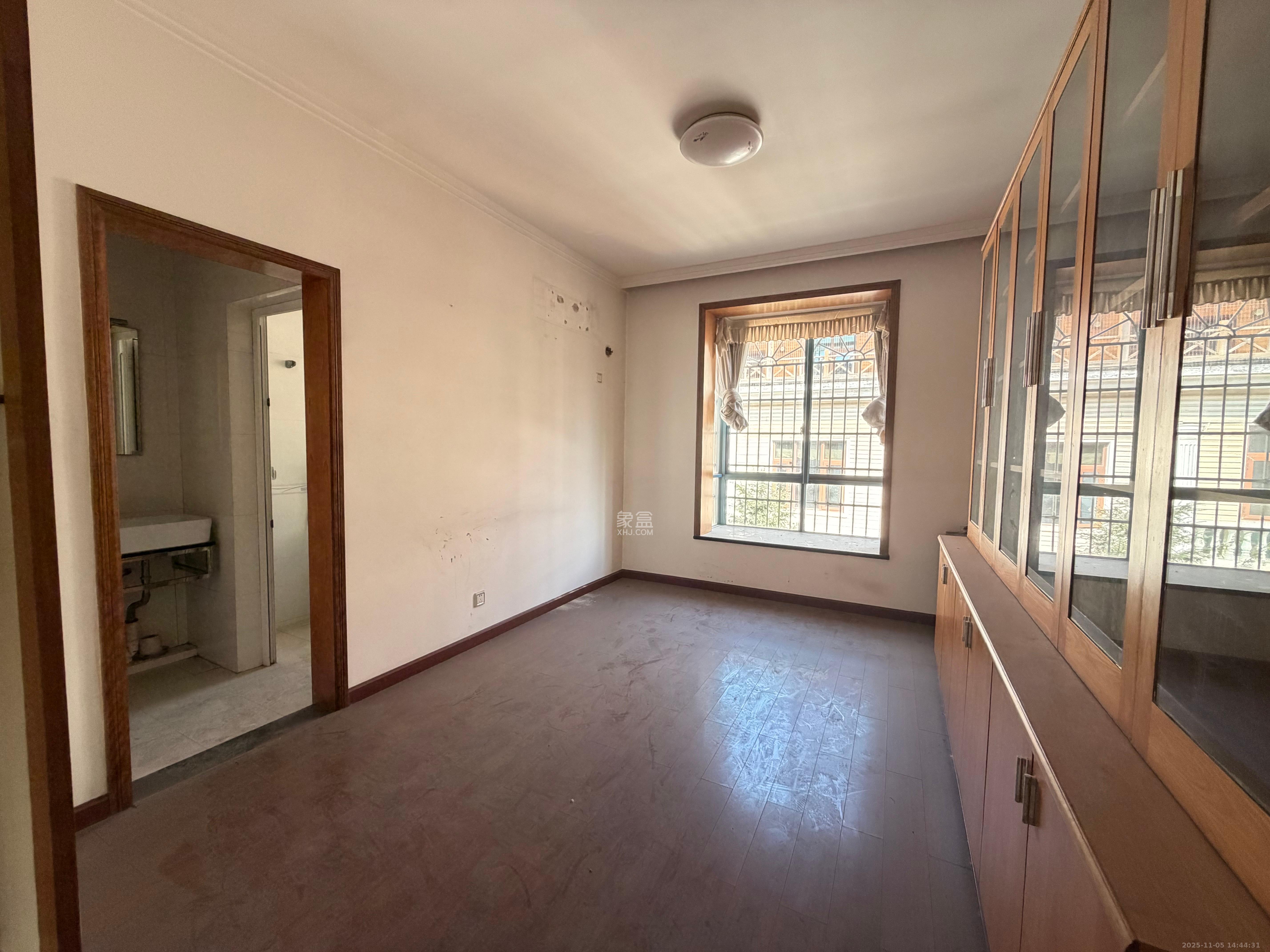 湘龙家园  5室2厅2卫    3000.0元/月室内图