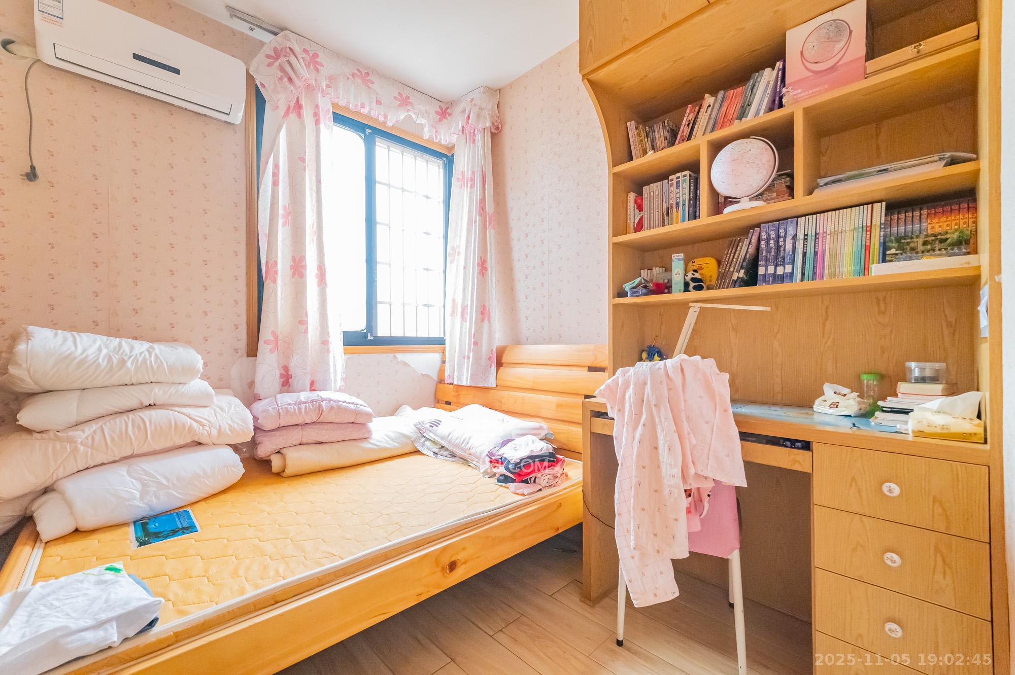 幸福里润城(幸福里二期) 3室2厅1卫 53.8万 幸福里润城(幸福里二期) 3室2厅1卫 53.8万卧室