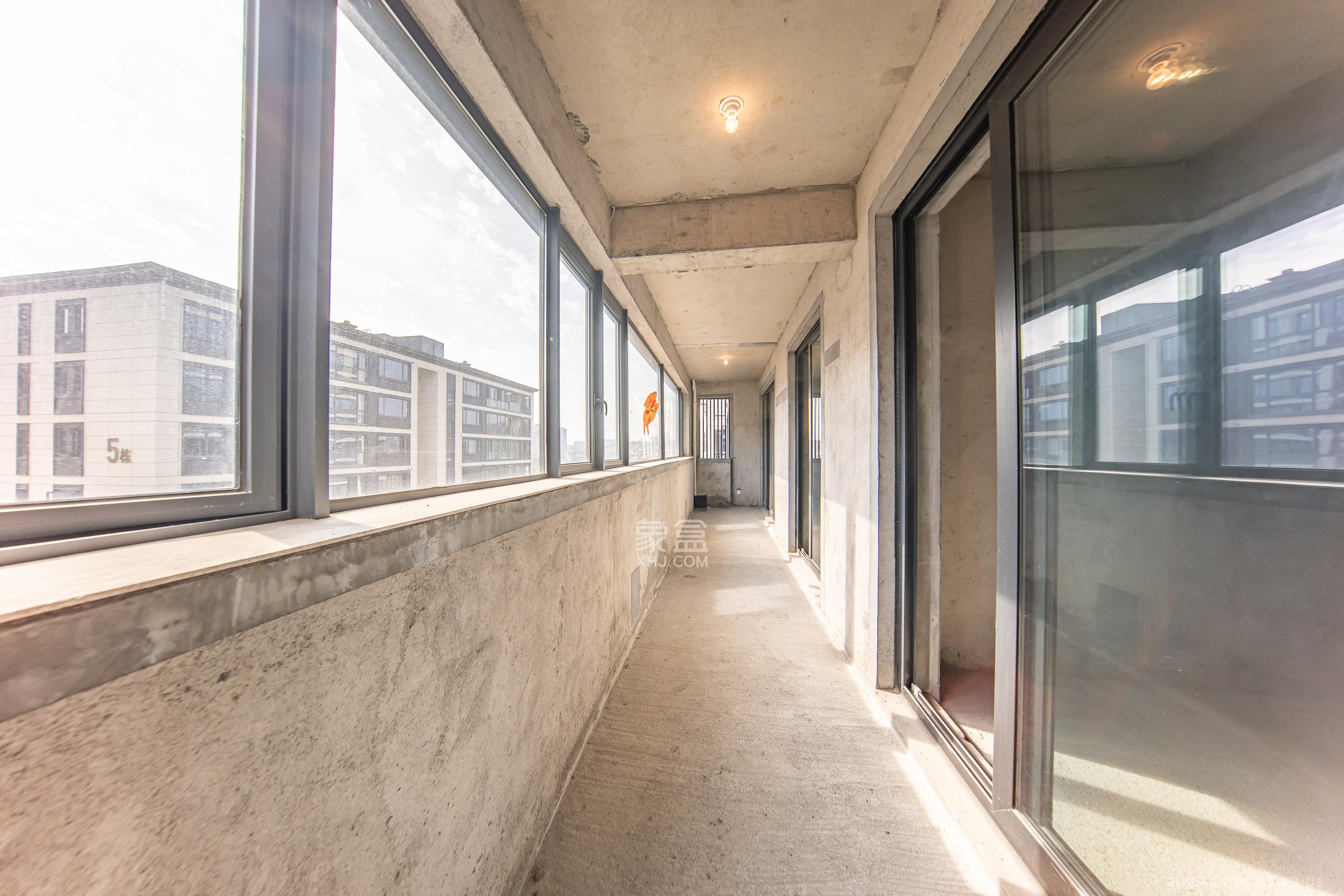 中建钰山湖  4室2厅2卫    330.0万阳台