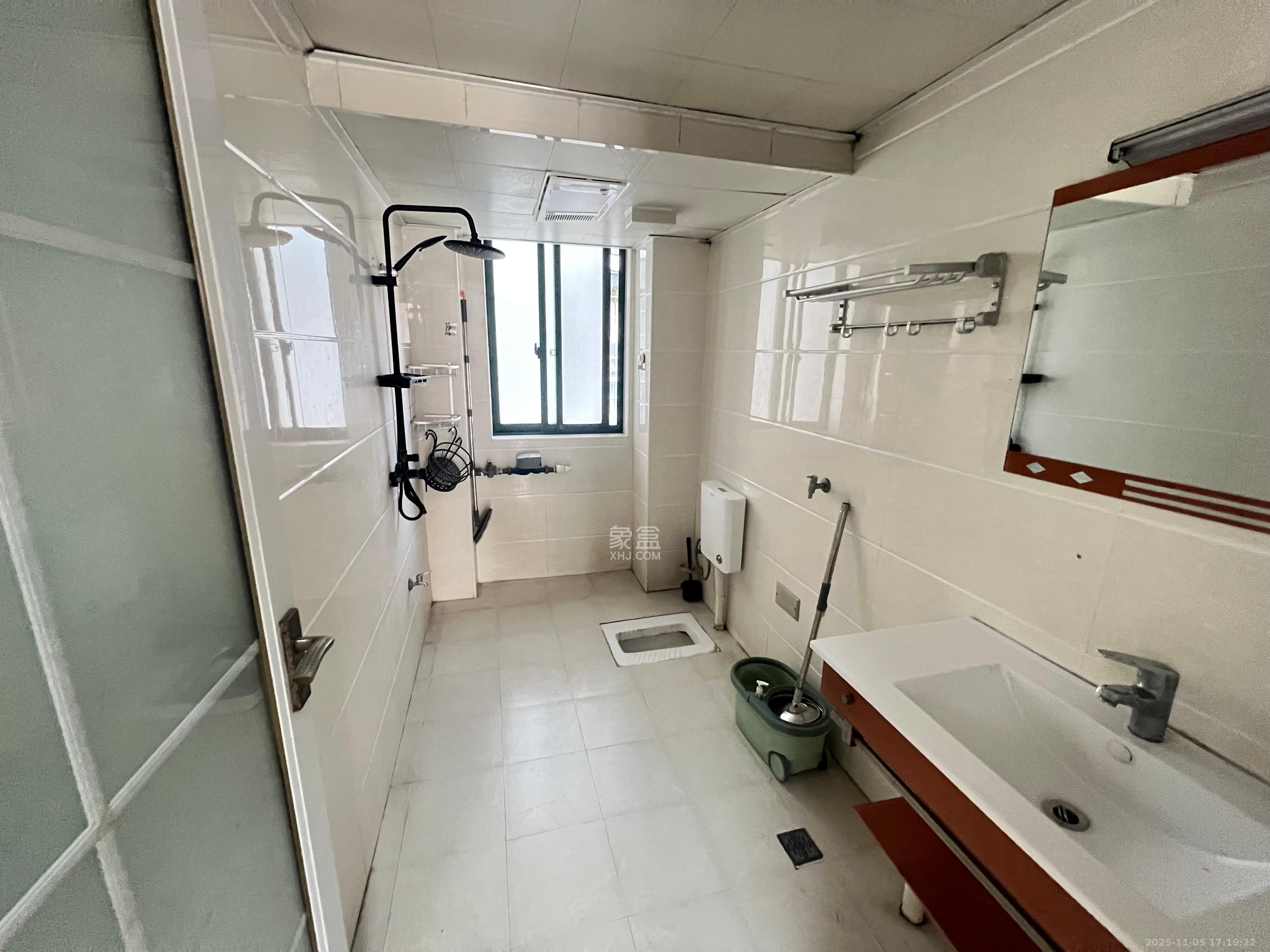 华盛世纪新城 1室2厅2卫 2500.0元/月 华盛世纪新城 1室2厅2卫 2500.0元/月室内图