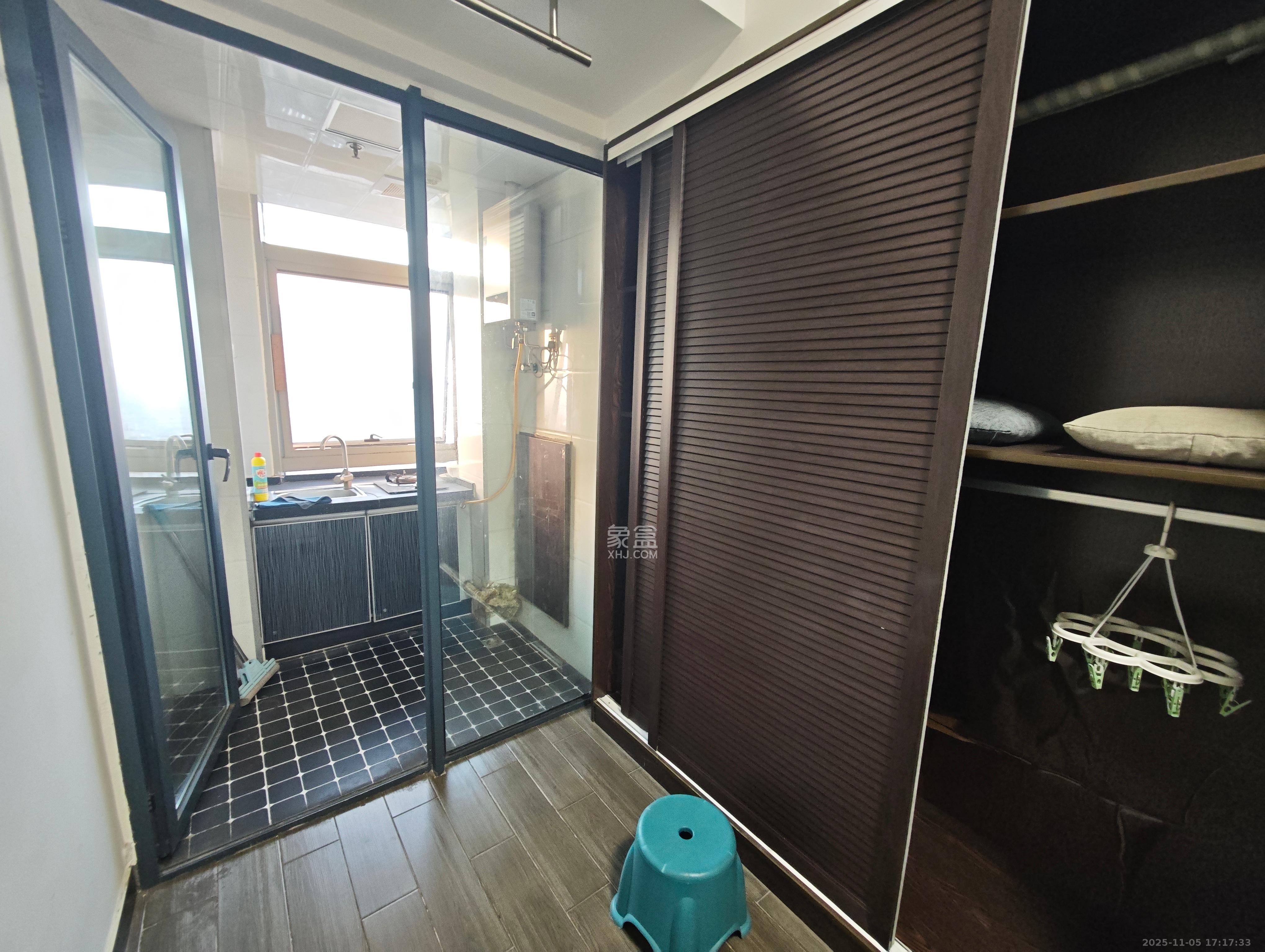 奥克斯广场  1室1厅1卫    1500.0元/月室内图