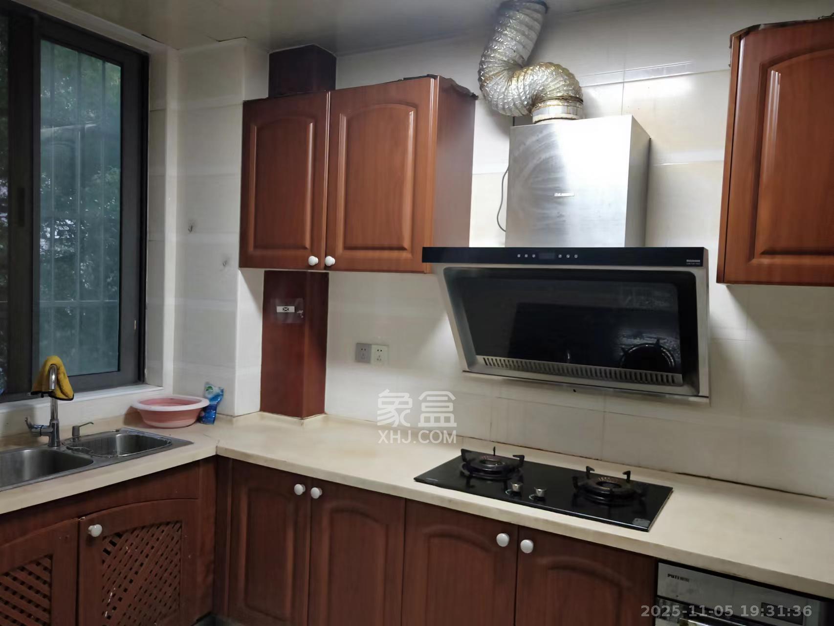 上海城小区  3室2厅2卫    2500.0元/月室内图