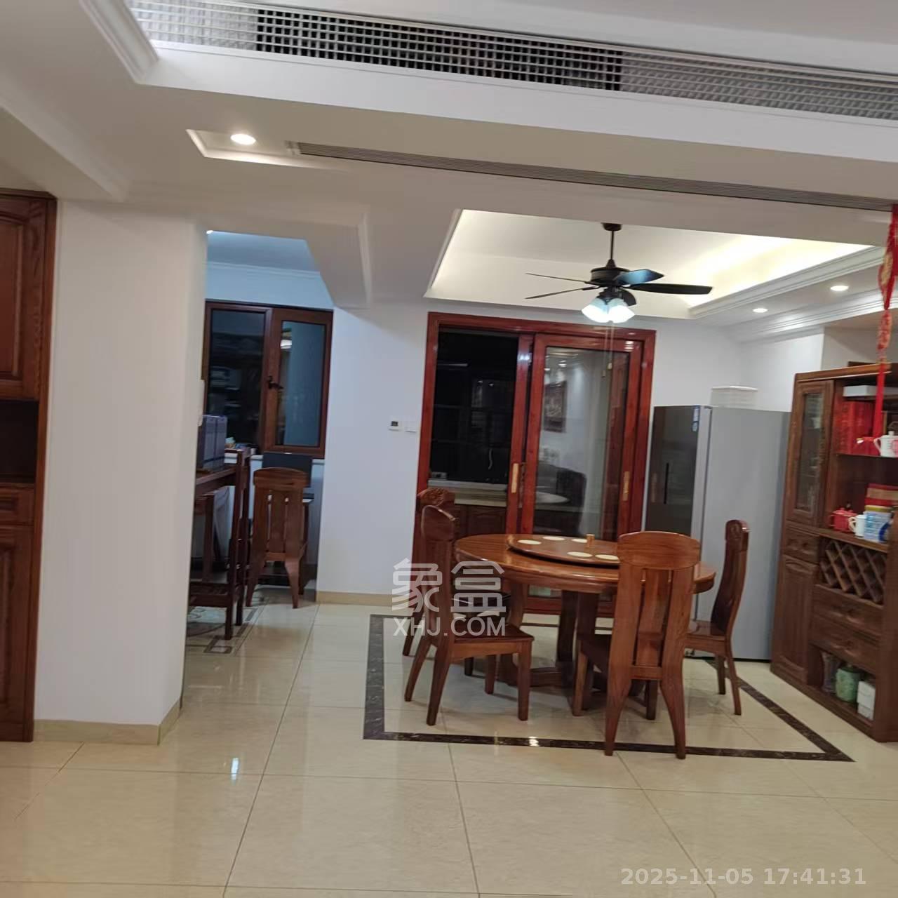 旭辉国际广场(永升商业广场) 4室2厅2卫 5500.0元/月 旭辉国际广场(永升商业广场) 4室2厅2卫 5500.0元/月室内图