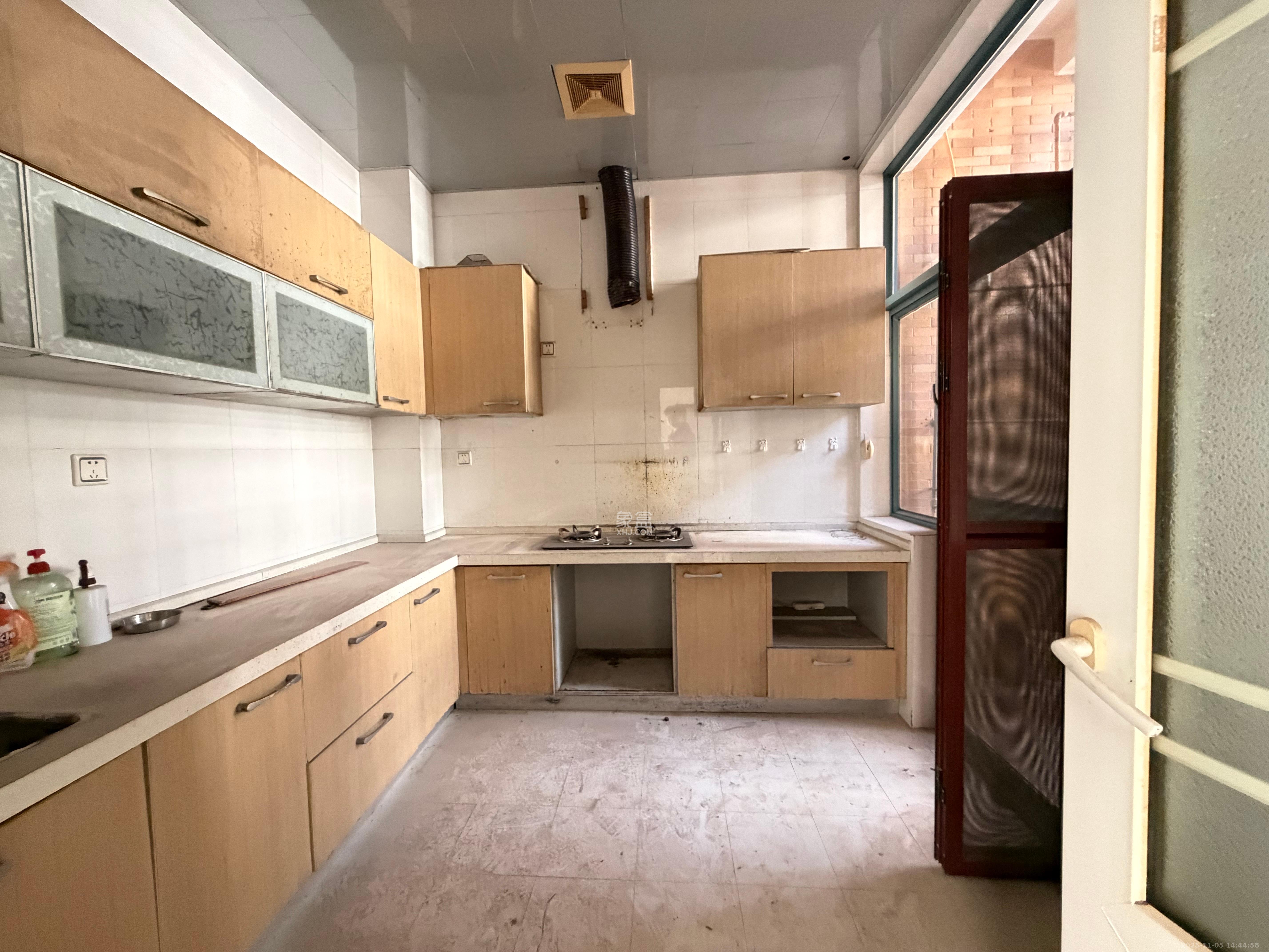 湘龙家园  5室2厅2卫    3000.0元/月室内图