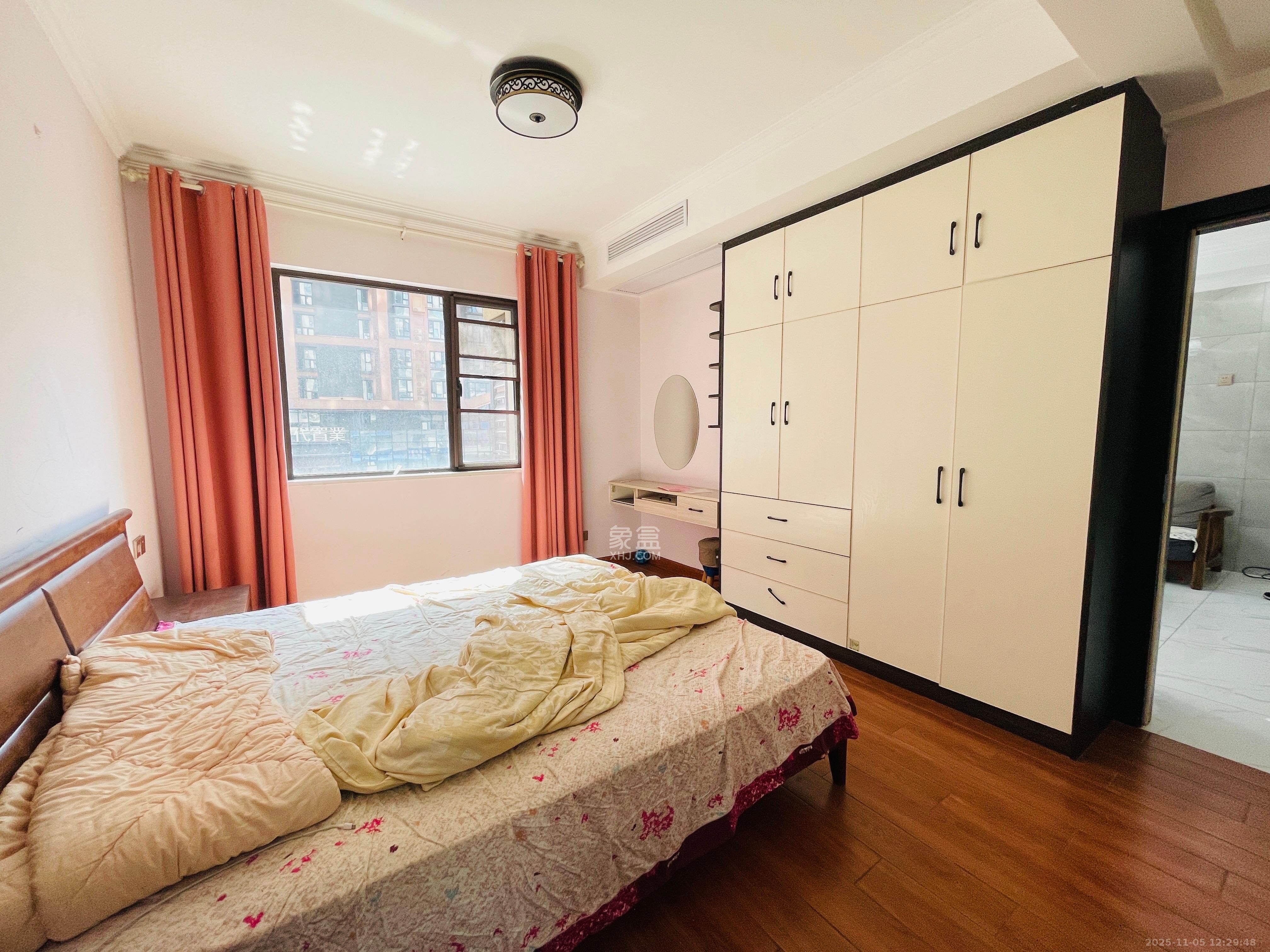 芙蓉万国城MOMA(卓越汇富苑) 3室2厅2卫 2600.0元/月 芙蓉万国城MOMA(卓越汇富苑) 3室2厅2卫 2600.0元/月室内图