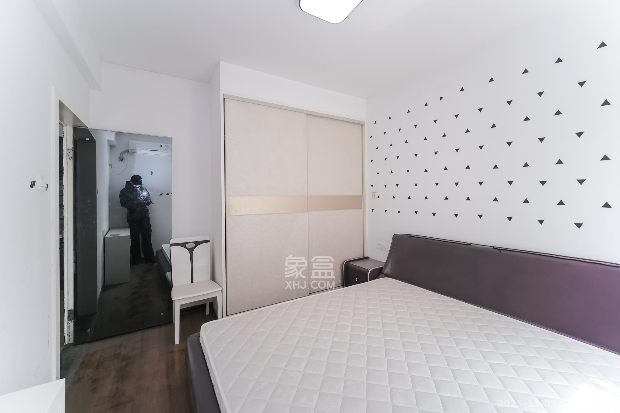 三一街区 3室2厅1卫 56.8万 三一街区 3室2厅1卫 56.8万卧室