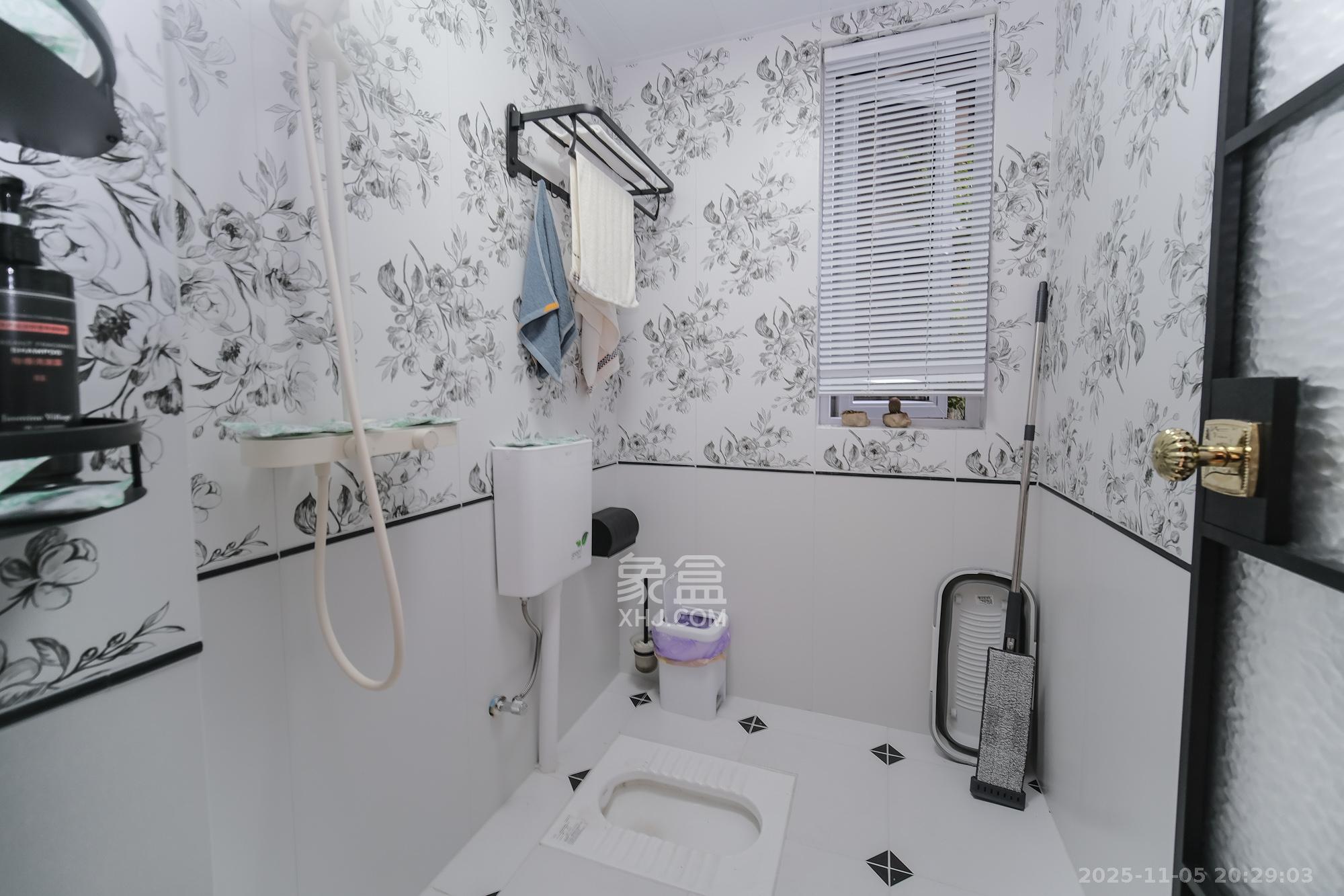 荣盛花语城 2室2厅1卫 85.8万 荣盛花语城 2室2厅1卫 85.8万卫生间