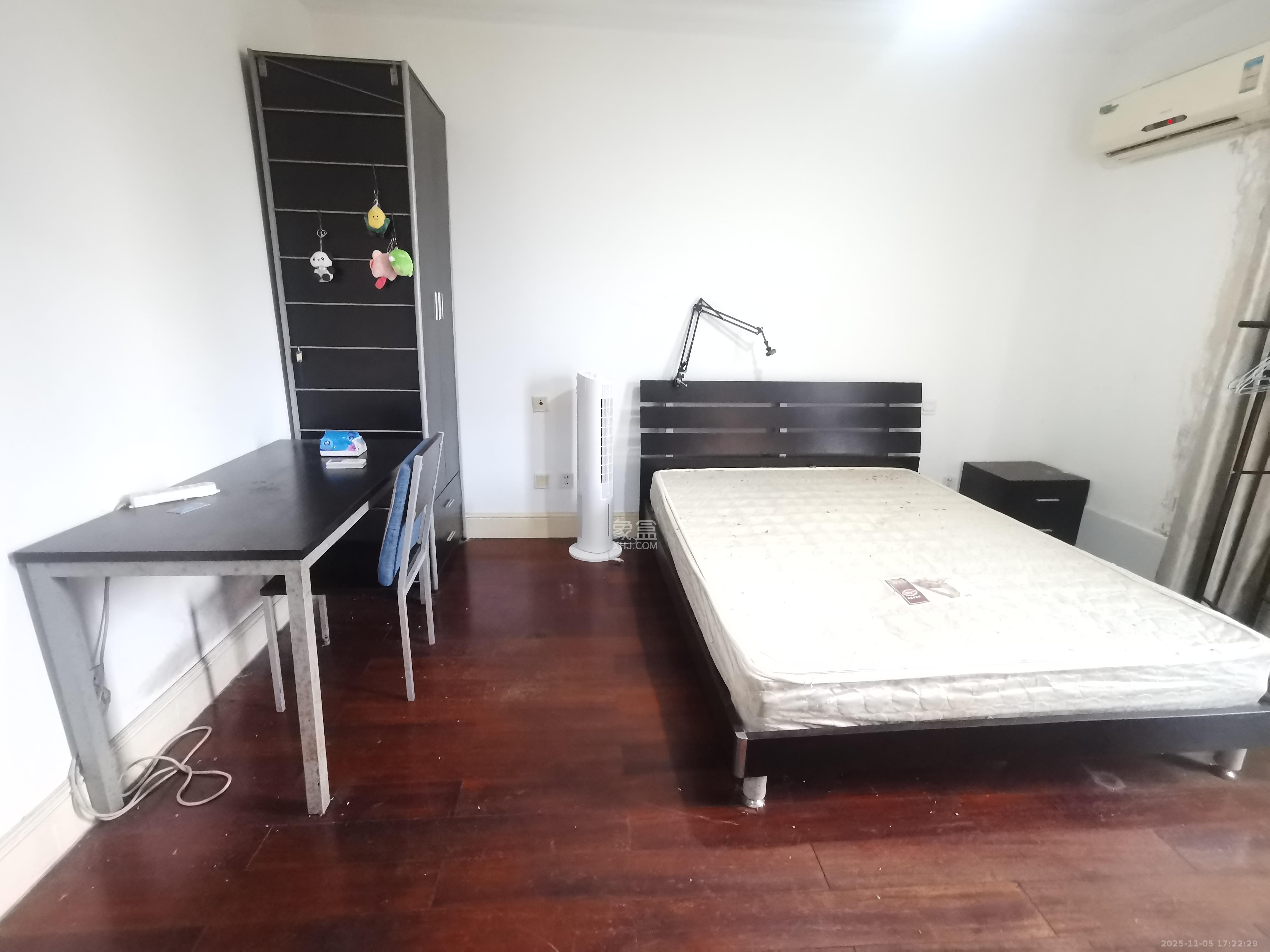 郡原广场  1室1厅1卫    1200.0元/月