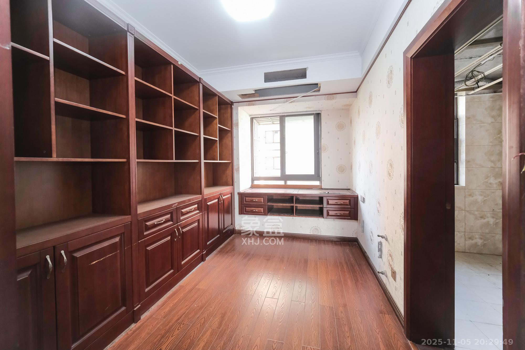 好望谷  3室2厅2卫    62.0万卧室