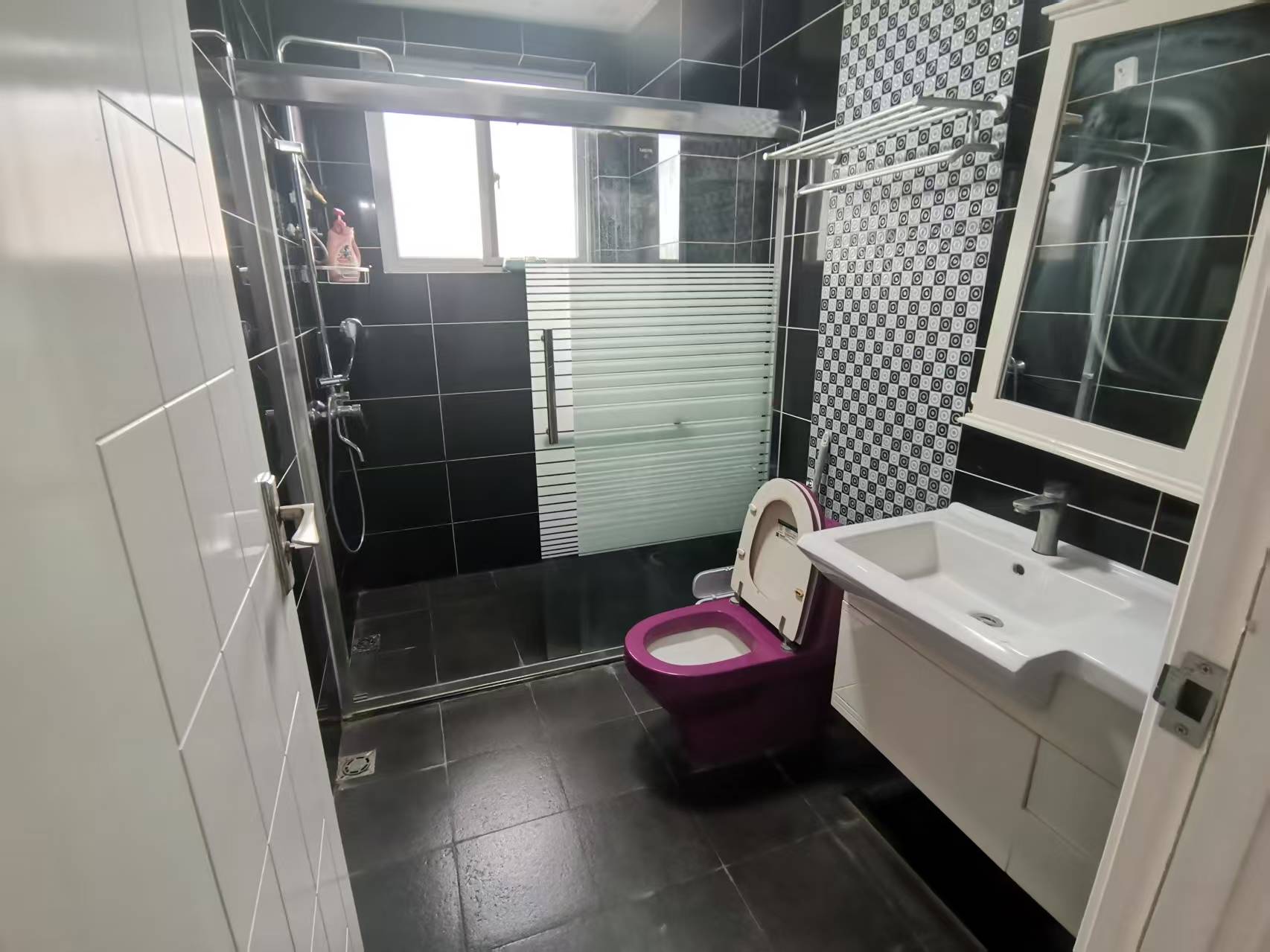 帝和华庭 2室2厅1卫 2600.0元/月 帝和华庭 2室2厅1卫 2600.0元/月室内图