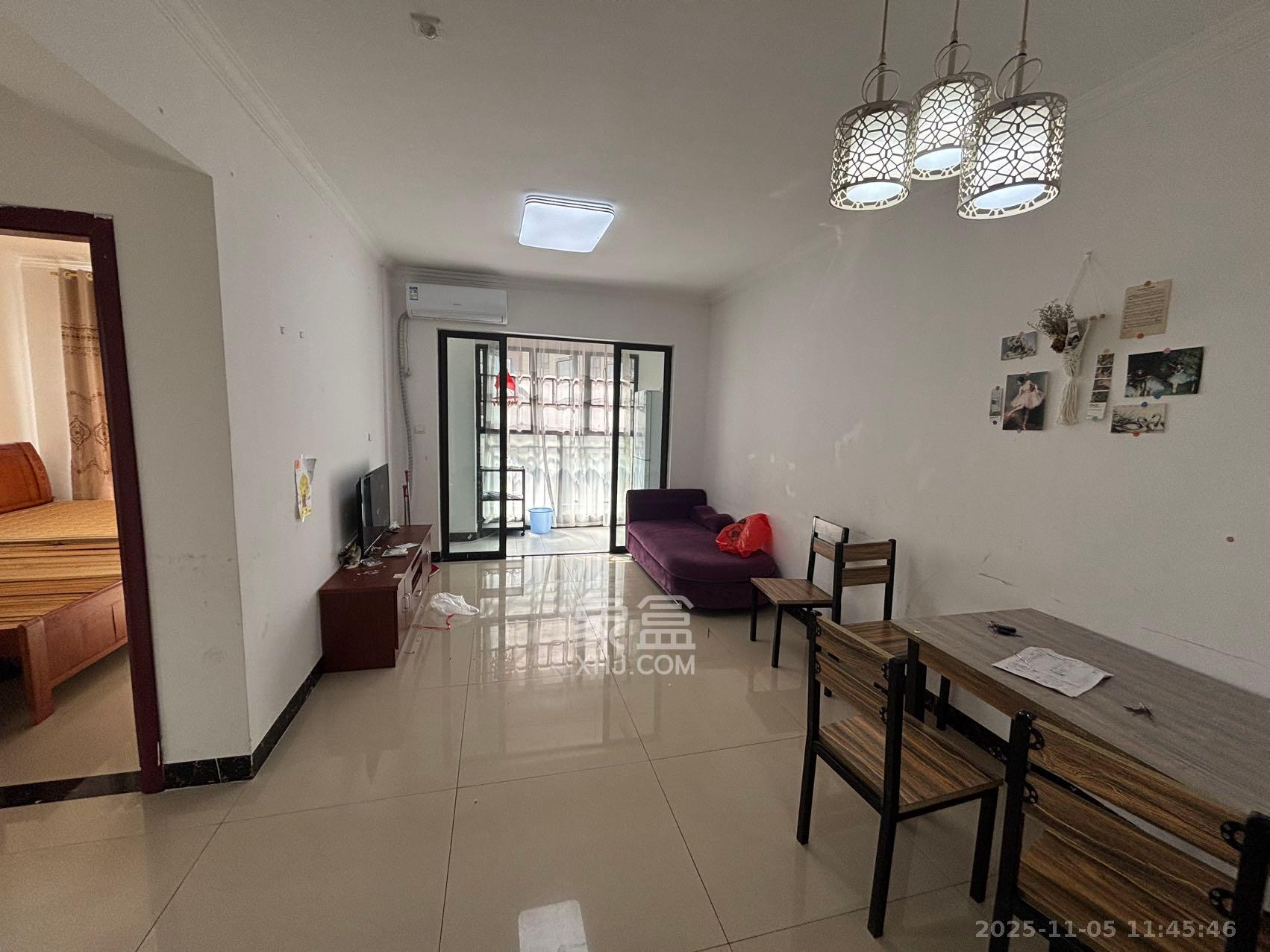 卓越蔚蓝城邦  3室1厅1卫    1800.0元/月