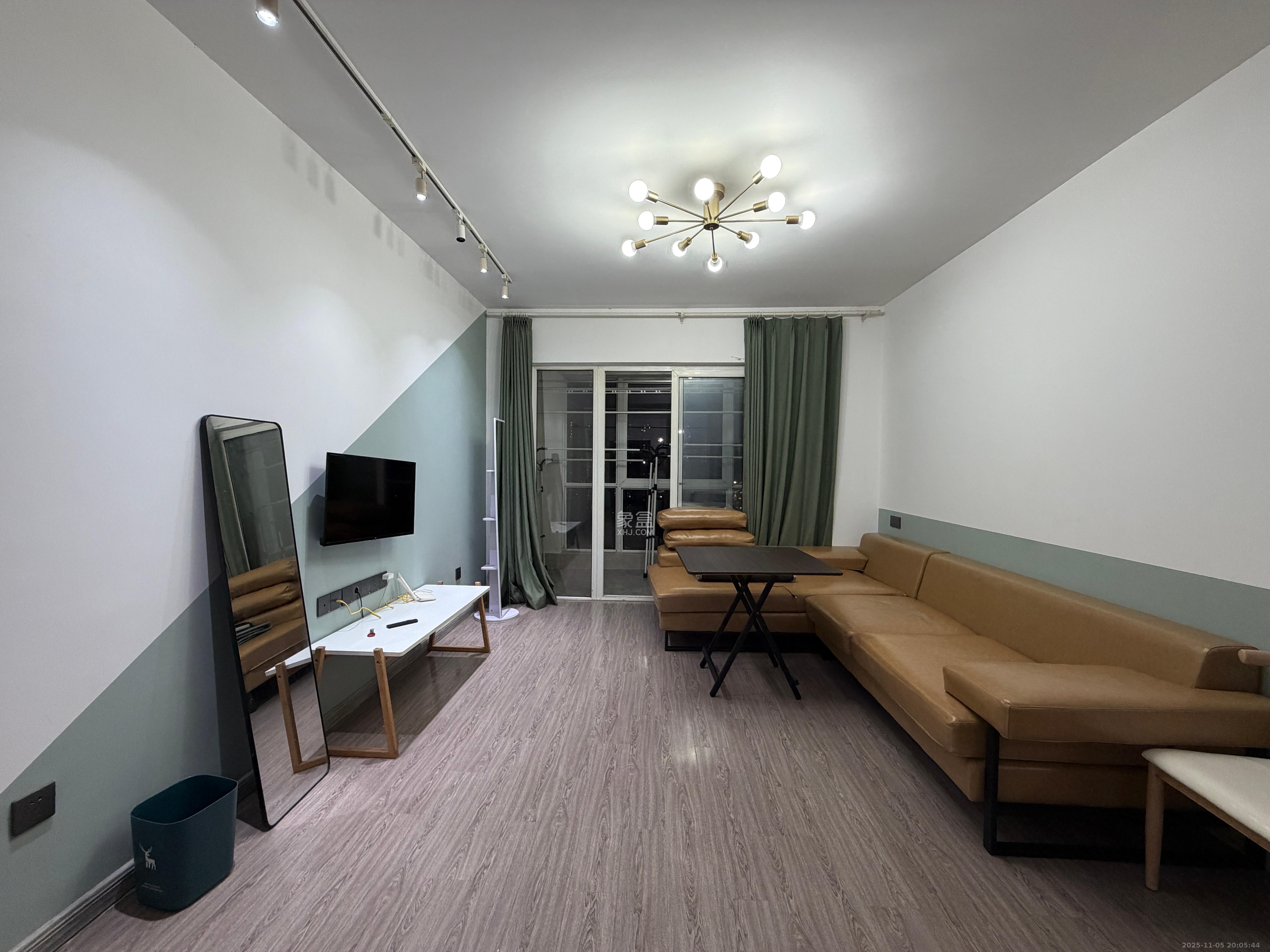 荣盛岳麓峰景  3室2厅1卫    2200.0元/月