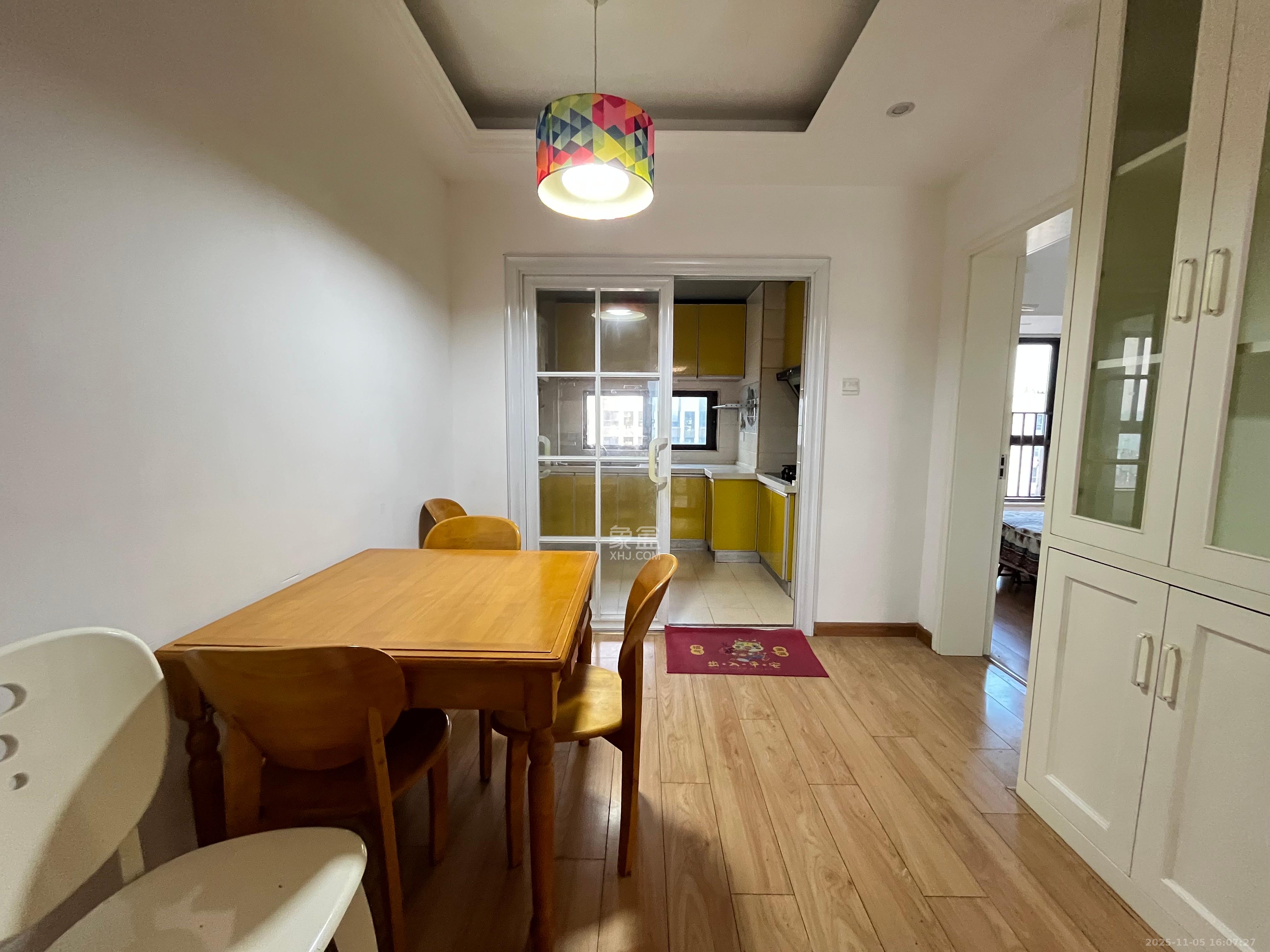 绿地中央广场  3室2厅1卫    2900.0元/月室内图